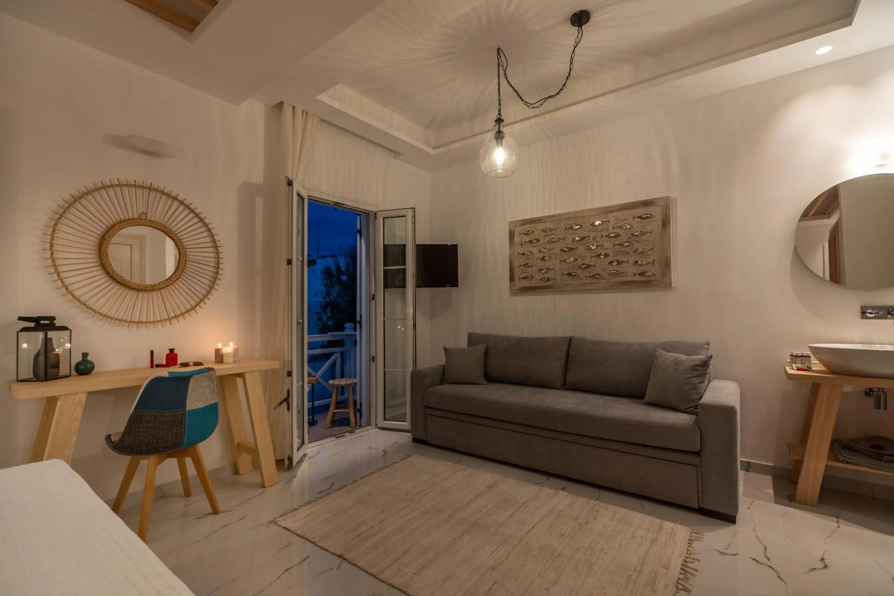 Photo of the whole room, Bed in Central Suites Mykonos