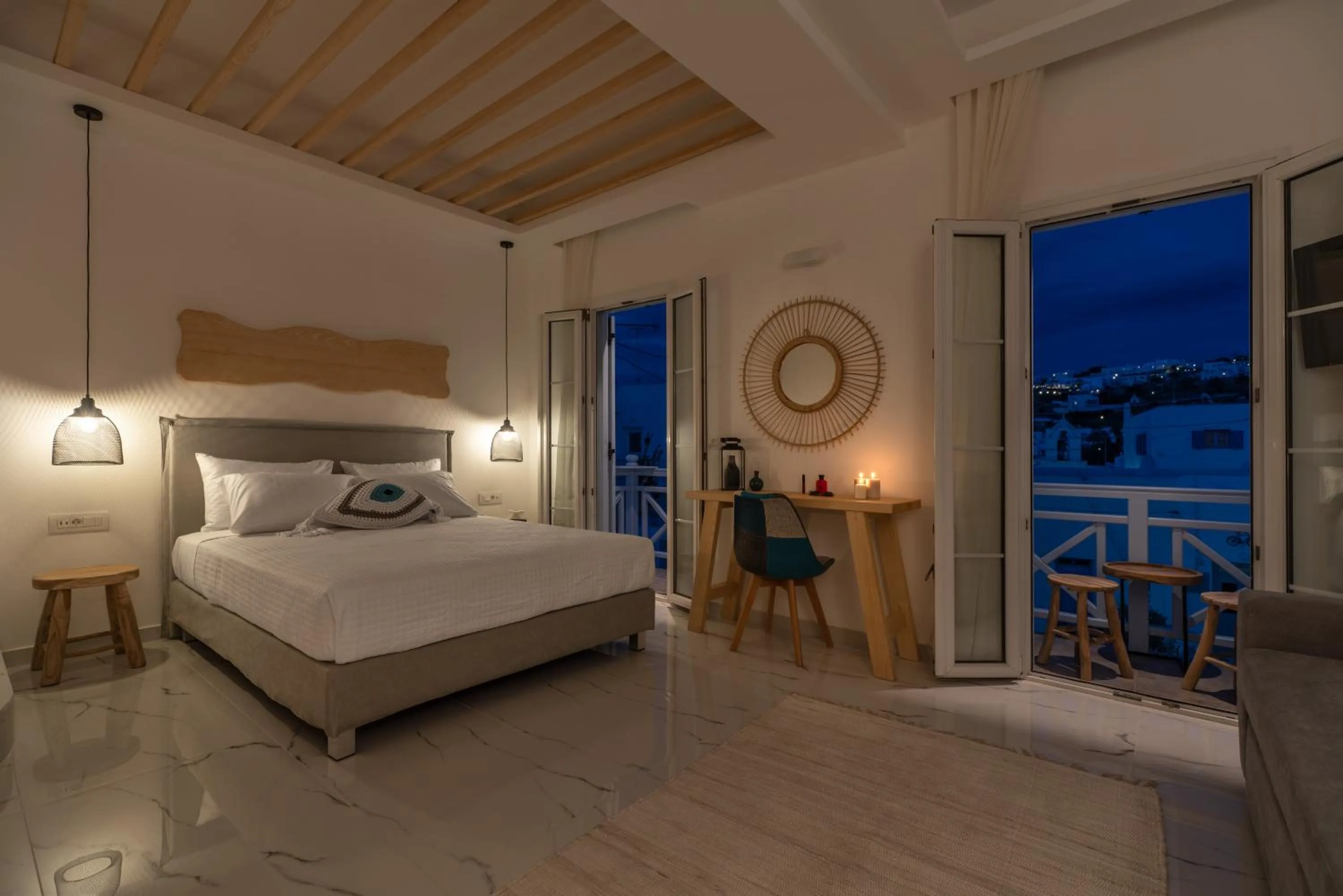 Photo of the whole room, Bed in Central Suites Mykonos
