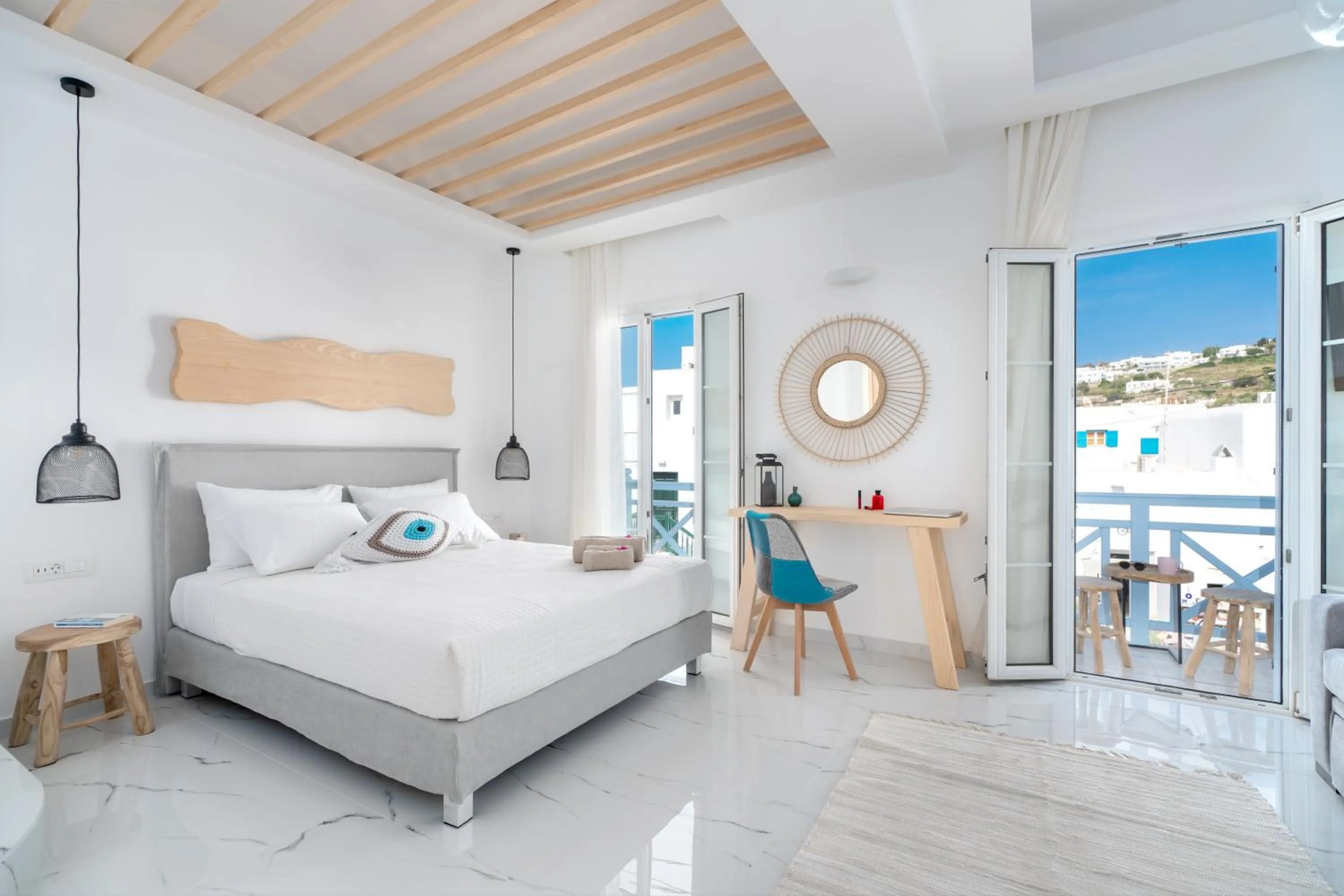 Photo of the whole room, Bed in Central Suites Mykonos