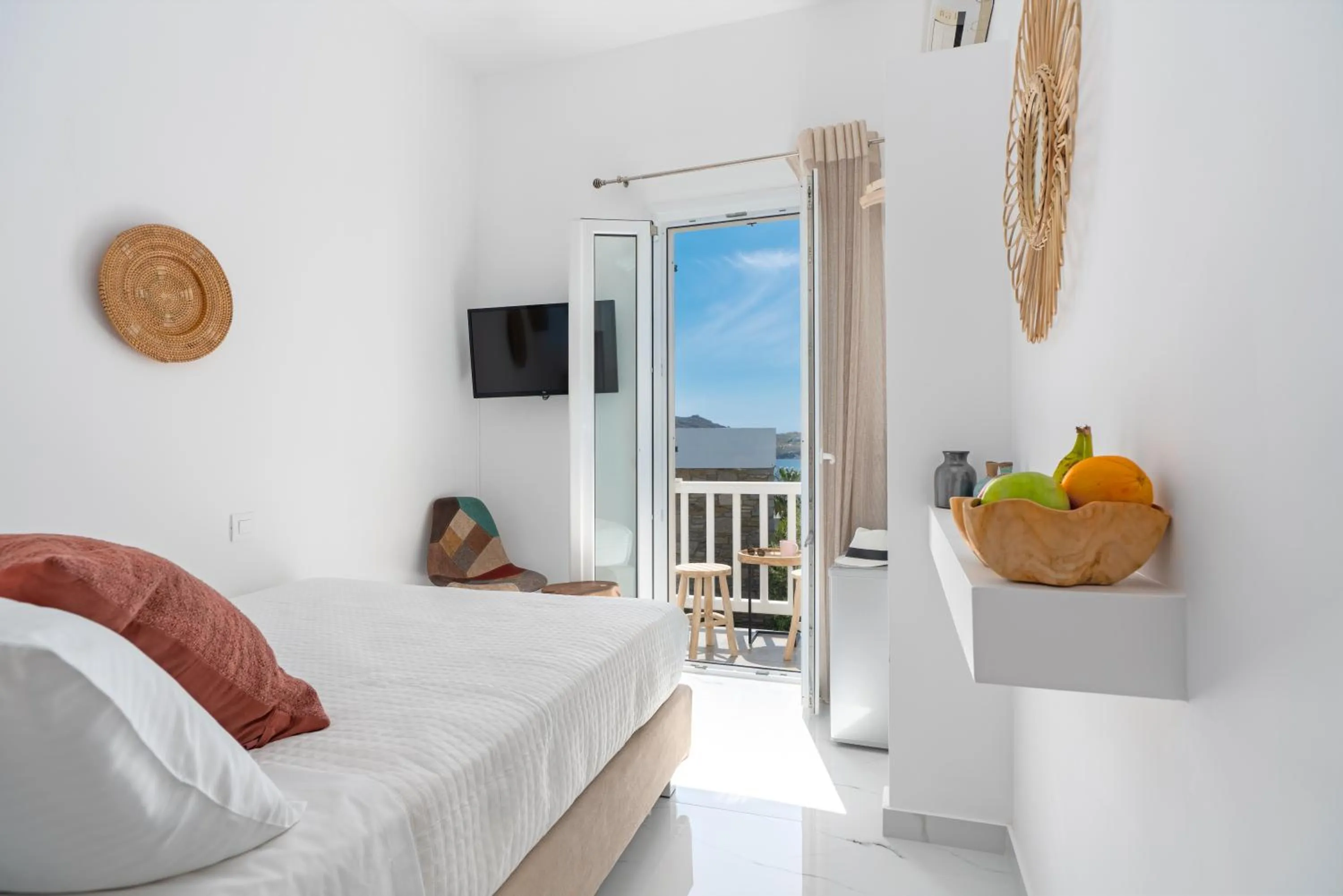 Photo of the whole room, Bed in Central Suites Mykonos
