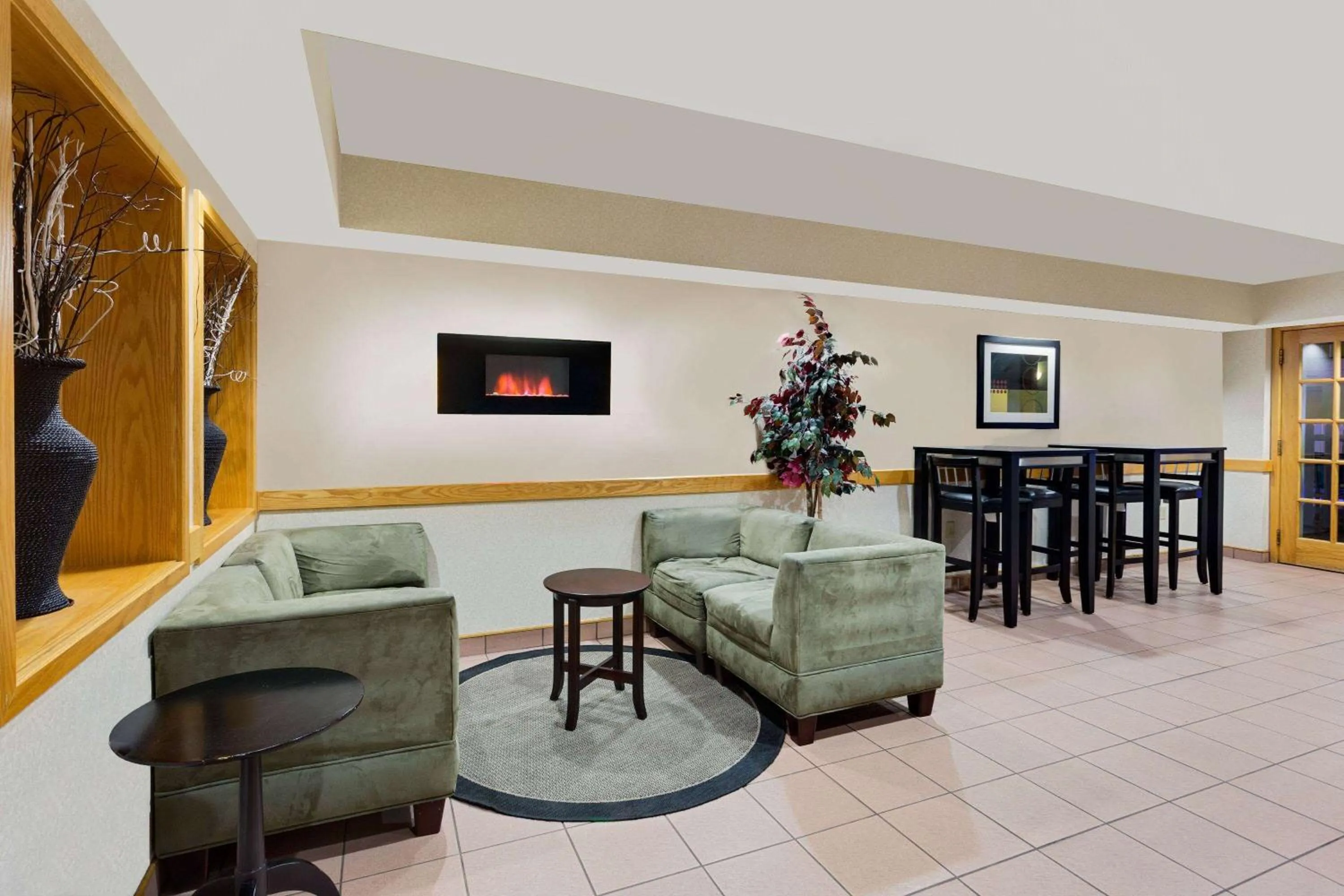 Lobby or reception in Ramada by Wyndham Marquette