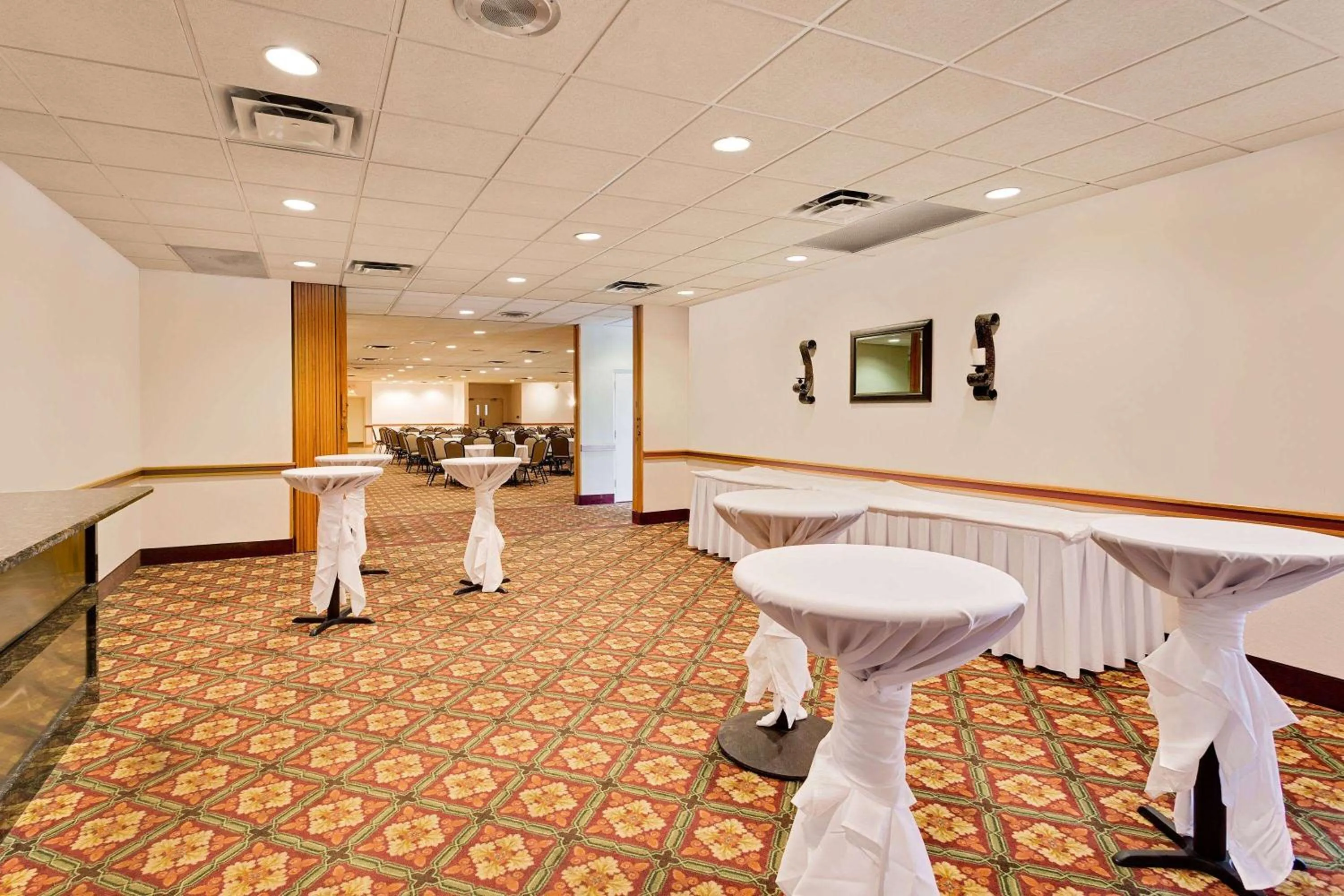 Meeting/conference room in Ramada by Wyndham Marquette
