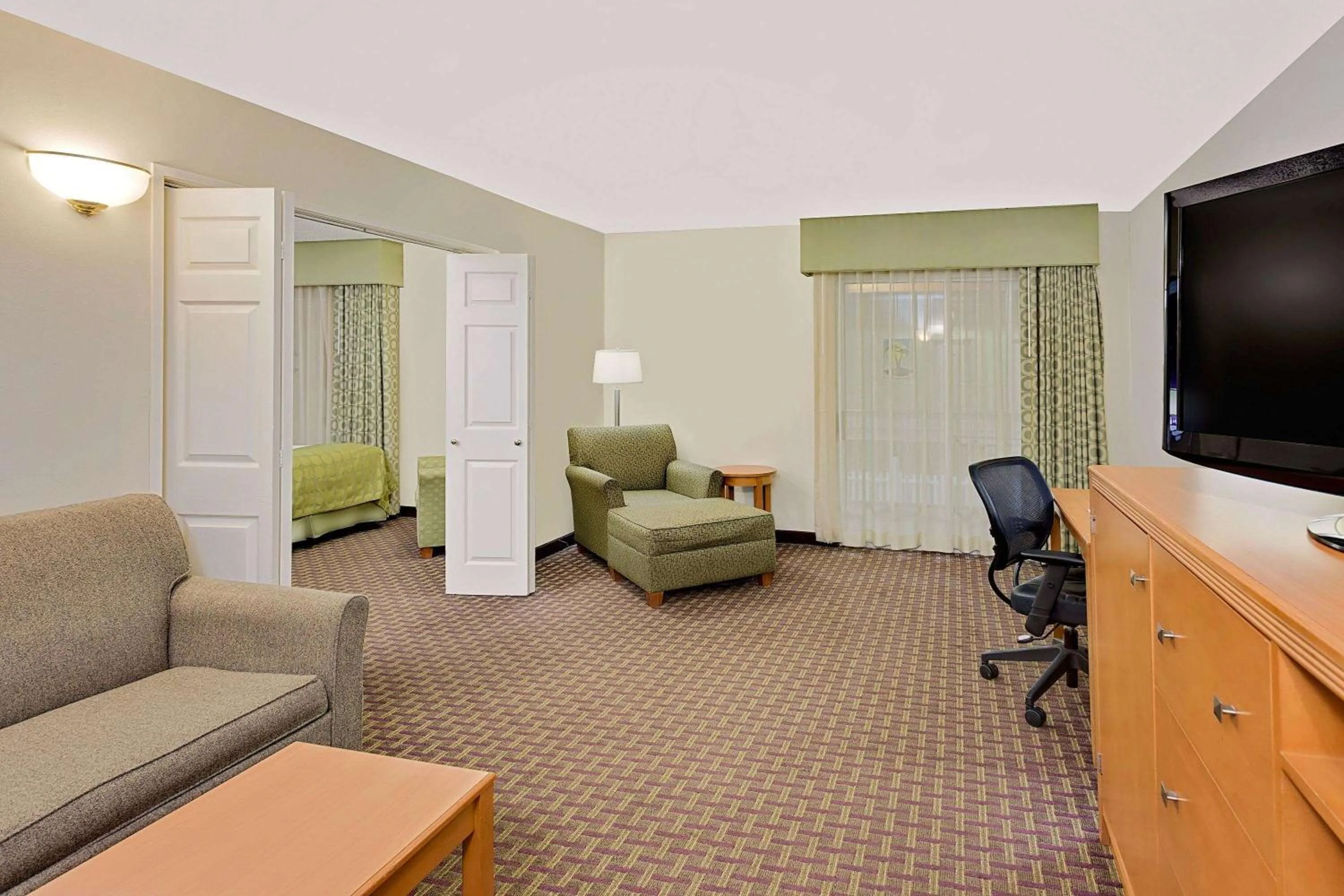 Photo of the whole room in Ramada by Wyndham Marquette
