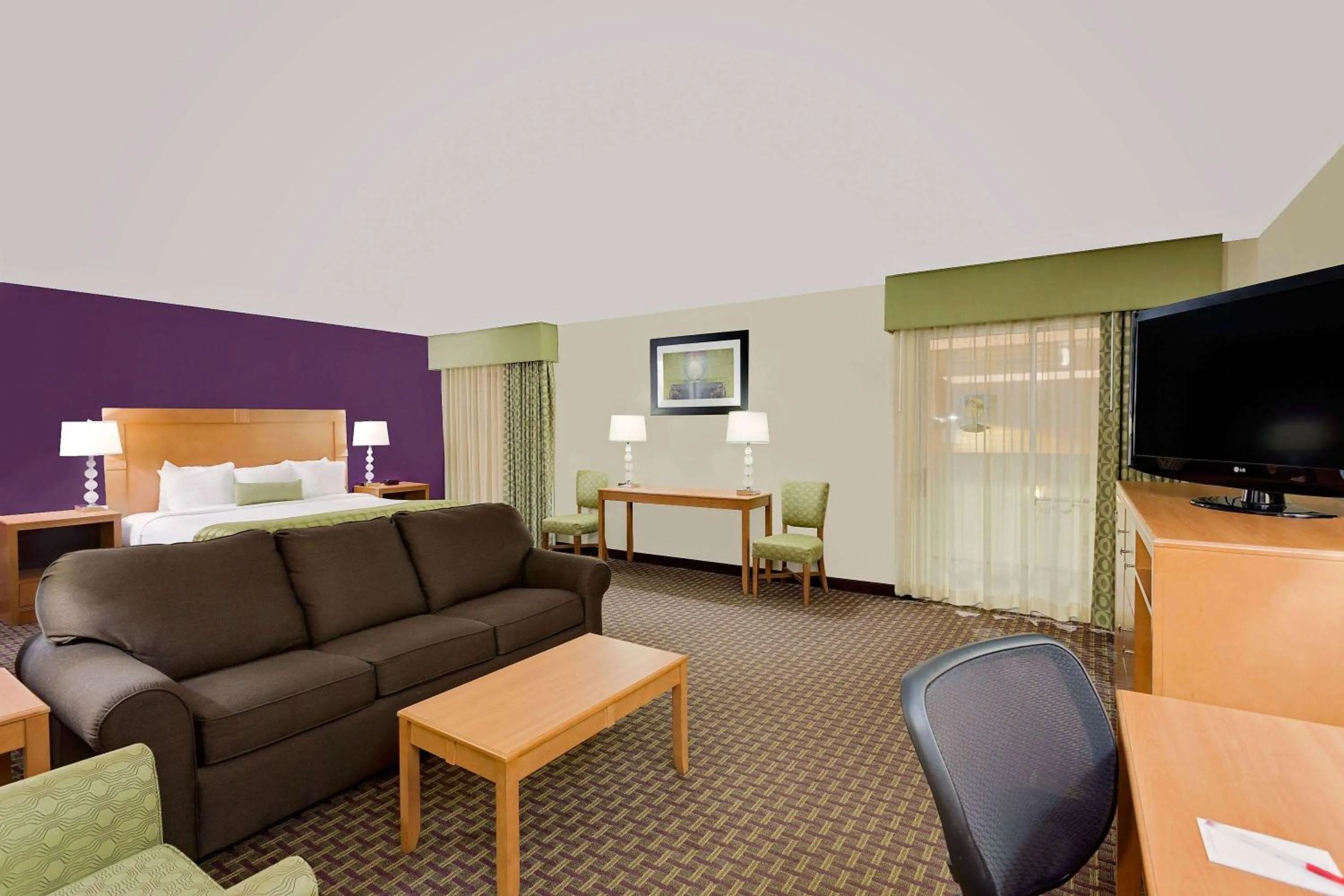 Photo of the whole room, Bed in Ramada by Wyndham Marquette