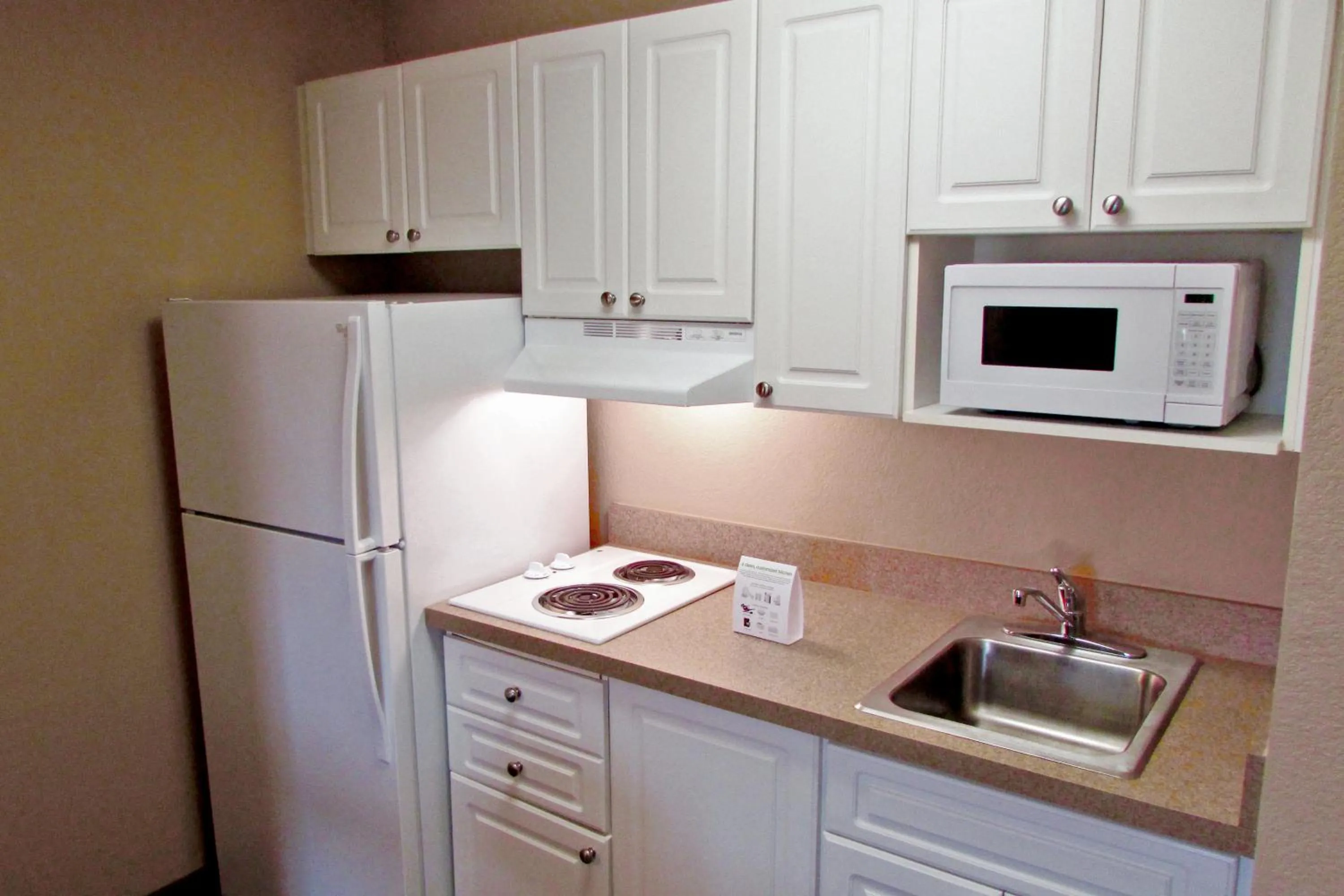 Kitchen or kitchenette in Extended Stay America Suites - Pleasanton - Chabot Dr