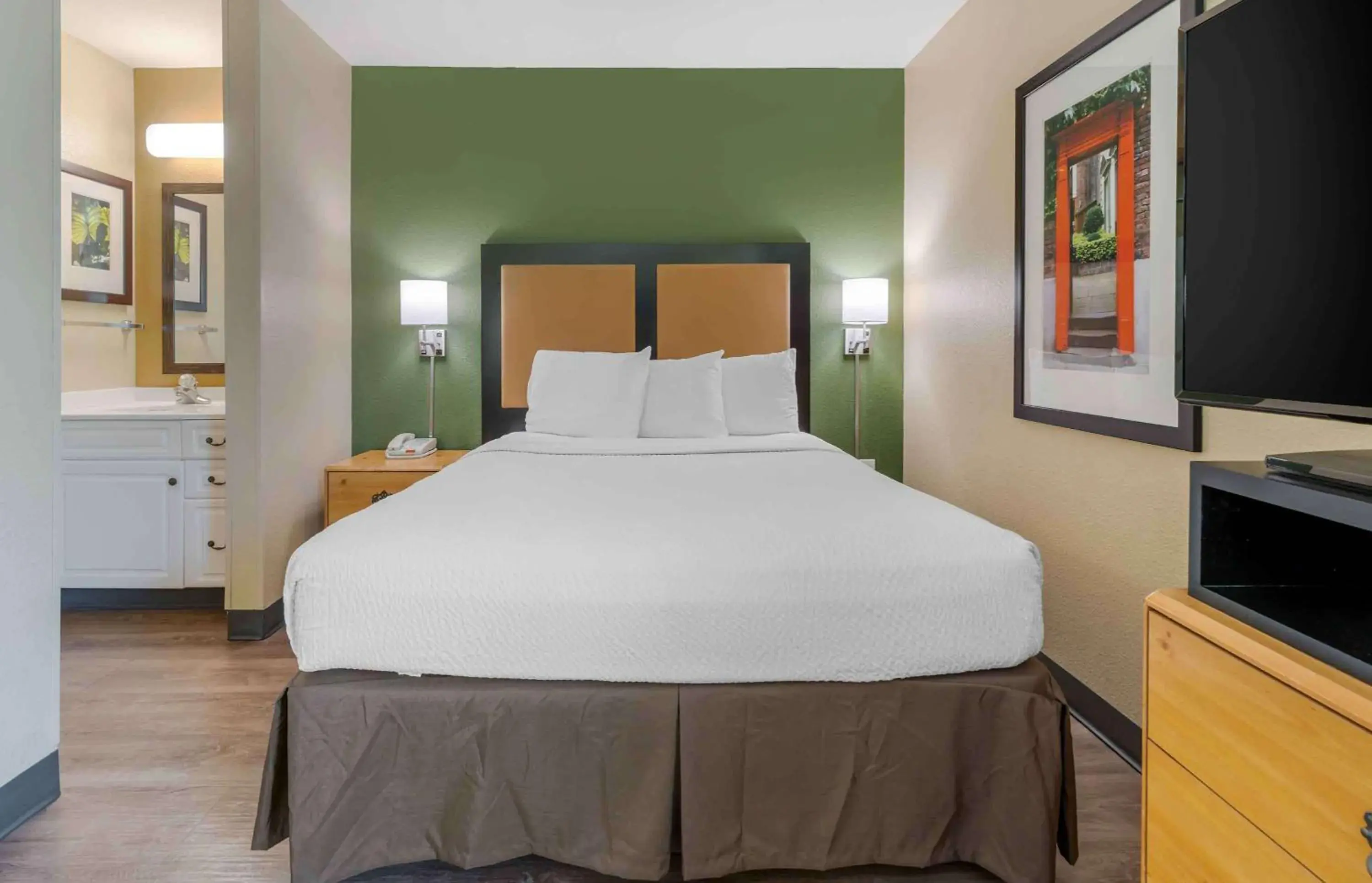 Deluxe Studio with 1 Queen Bed - Non-Smoking in Extended Stay America Suites - Pleasanton - Chabot Dr Deluxe Studio with 1 Queen Bed - Non-Smoking in Extended Stay America Suites - Pleasanton - Chabot Dr