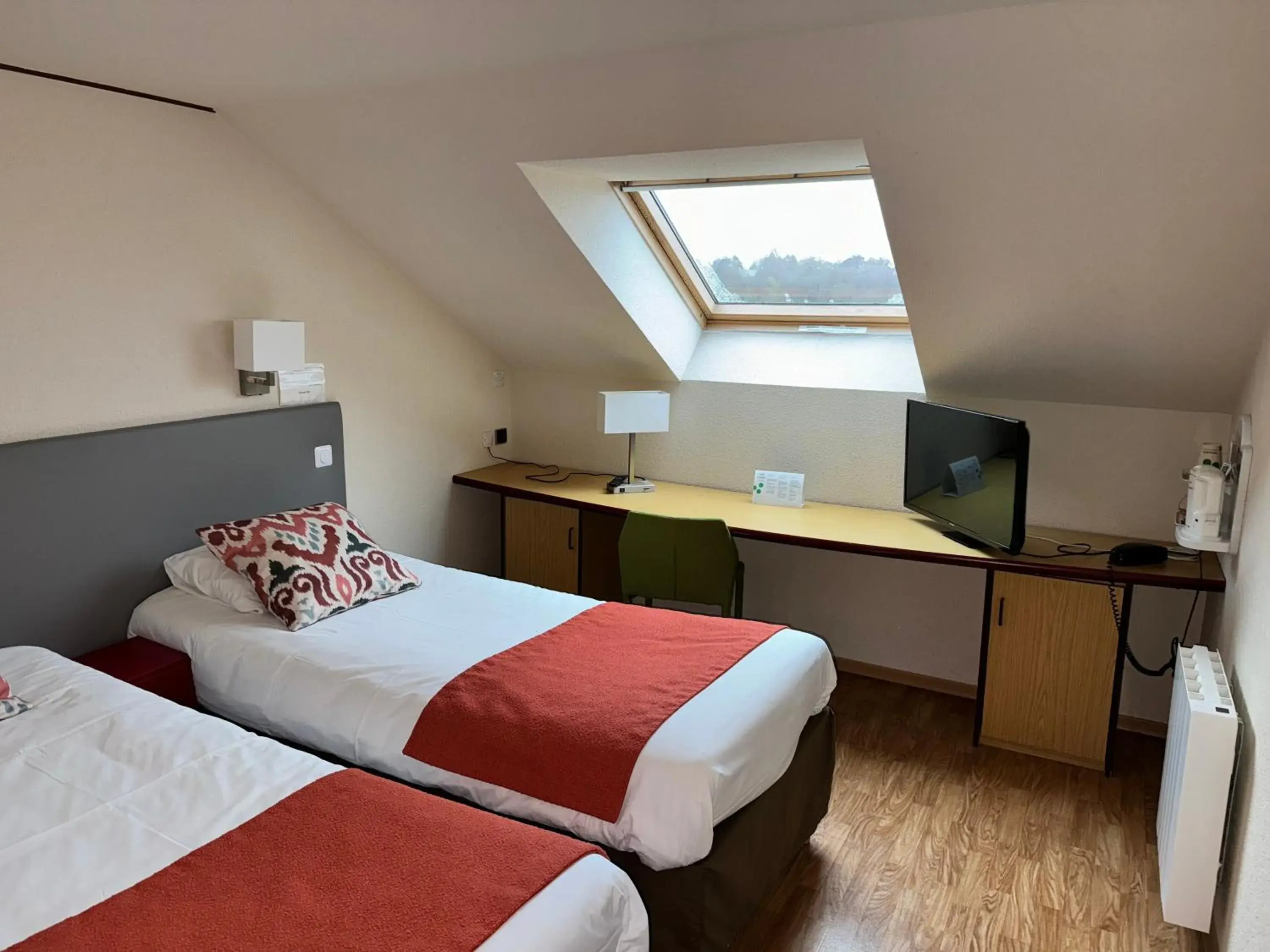 Twin Room in The Originals City, Hôtel A Pic, Cherbourg Twin Room in The Originals City, Hôtel A Pic, Cherbourg