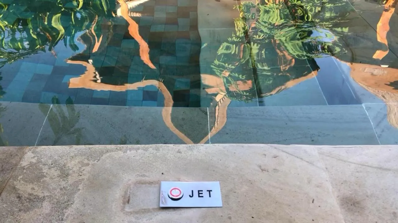 Swimming pool in Kalyssa Beach Bungalows