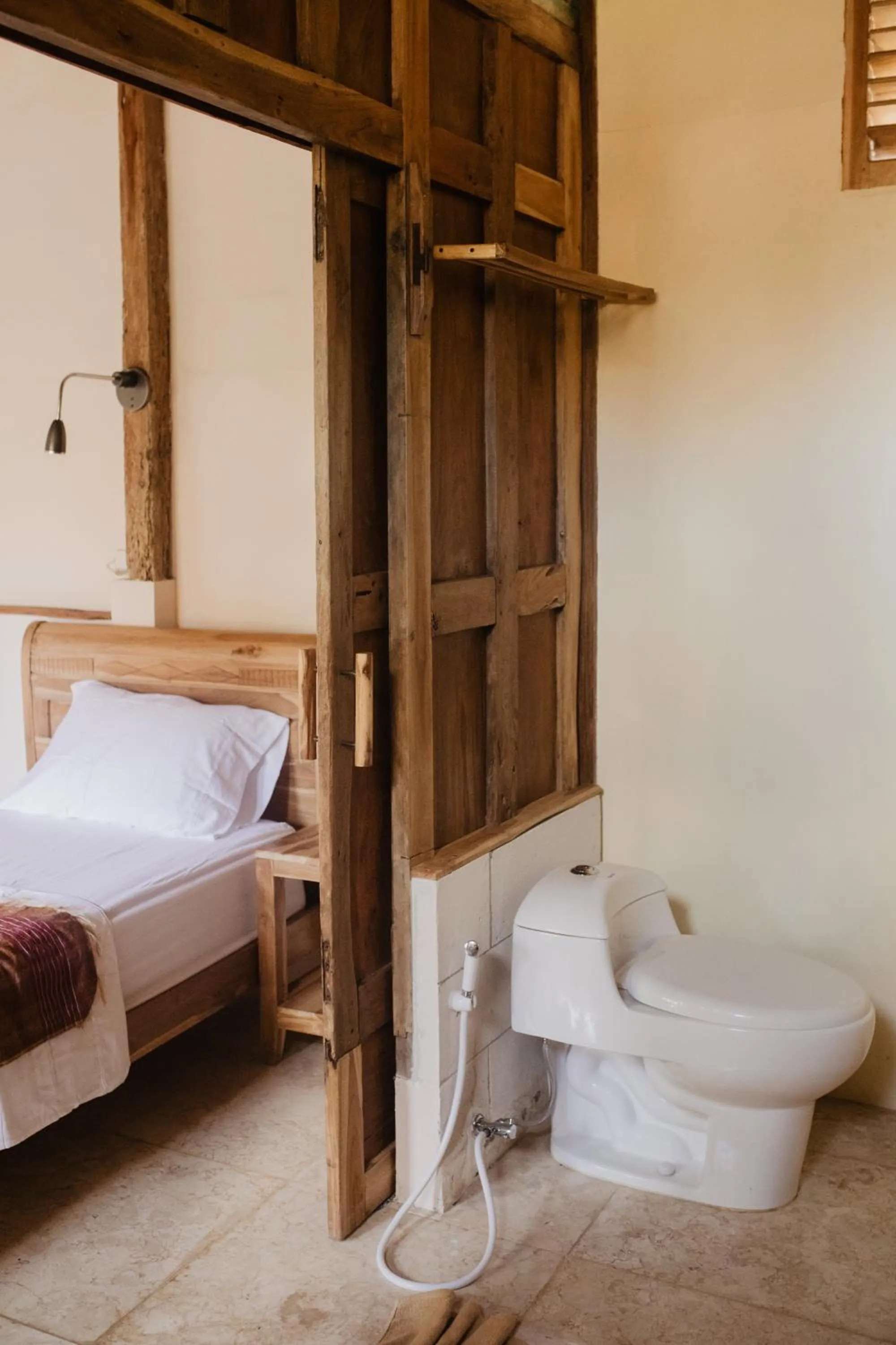 Toilet, Bed in Kalyssa Beach Bungalows