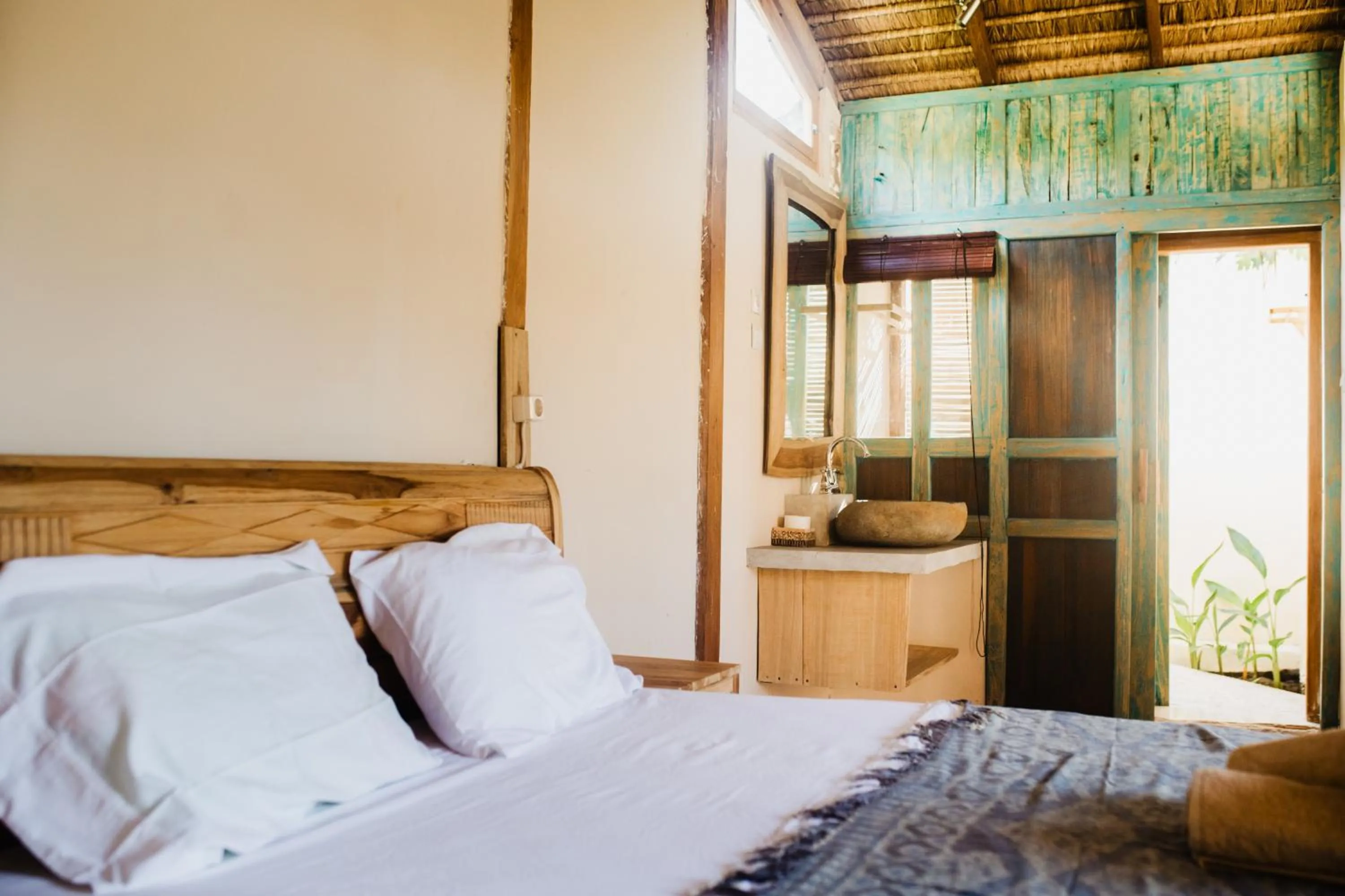 Bed in Kalyssa Beach Bungalows