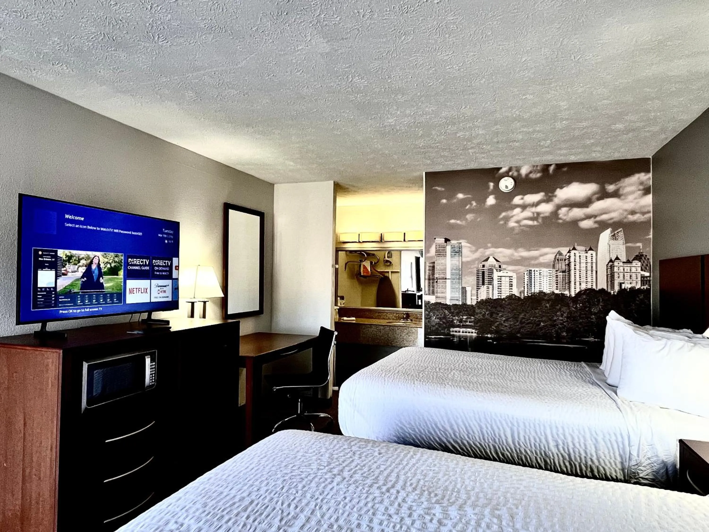 Bed in Best Western Southlake Inn