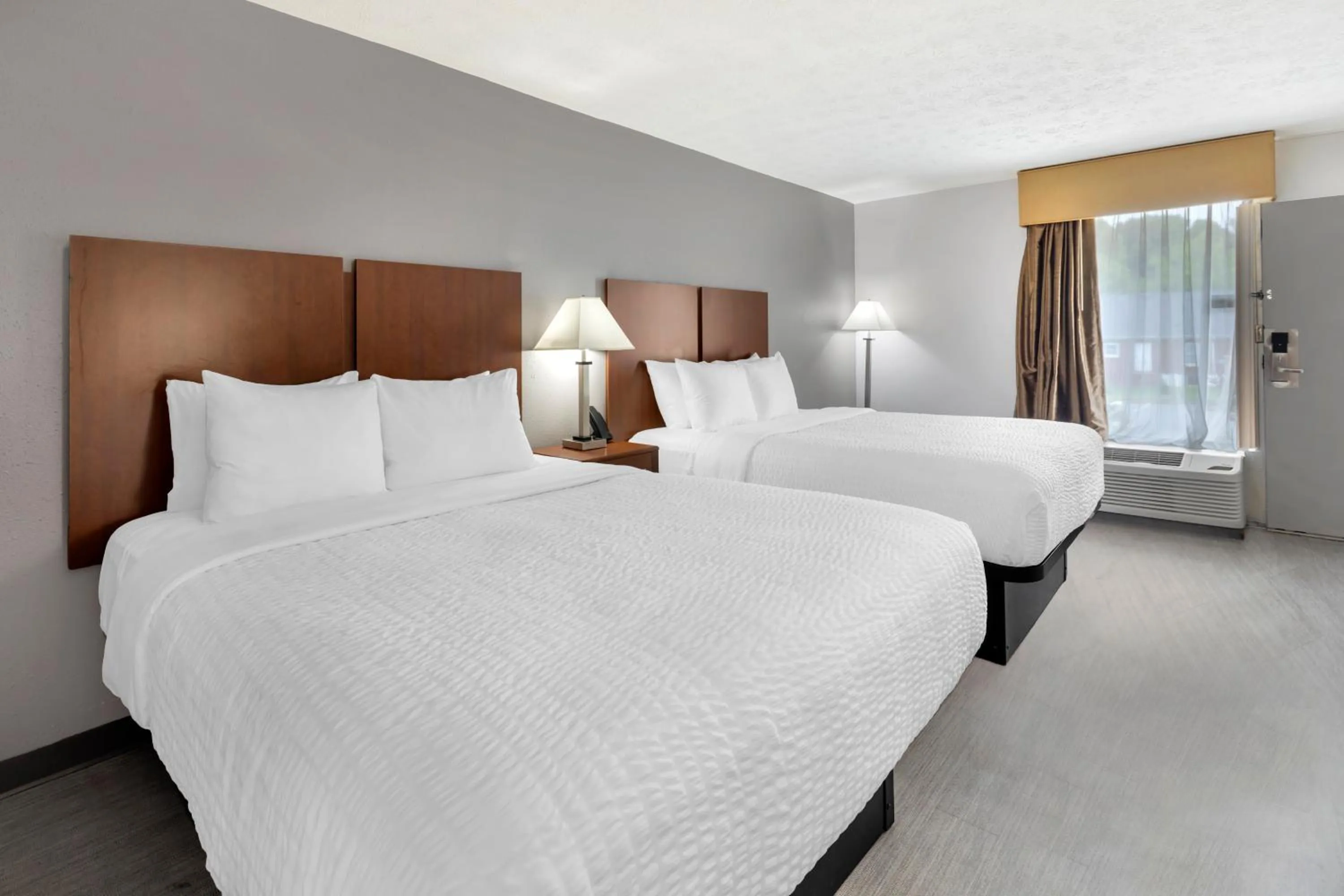 Bed in Clarion Pointe Morrow - Atlanta South