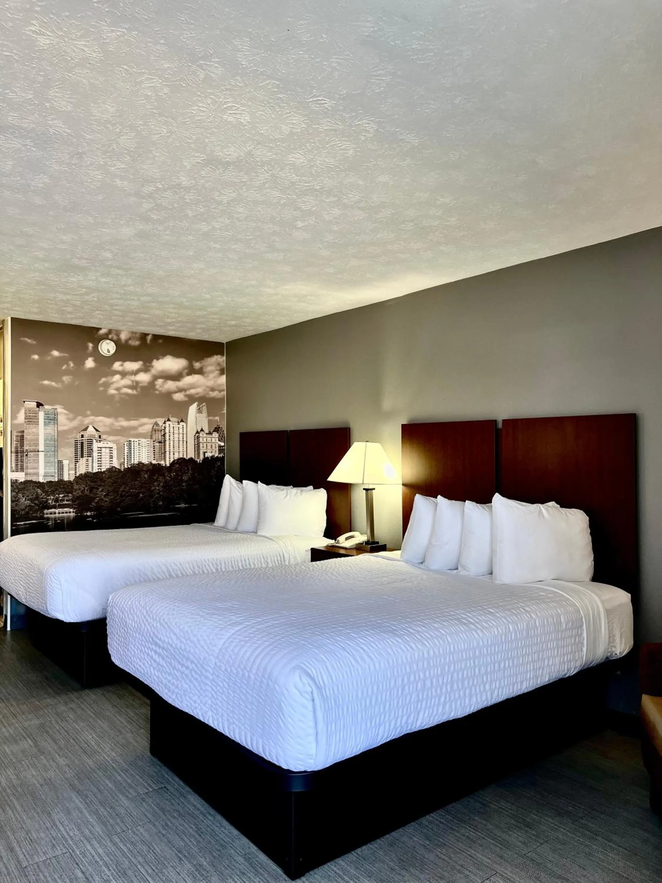 Bed in Best Western Southlake Inn