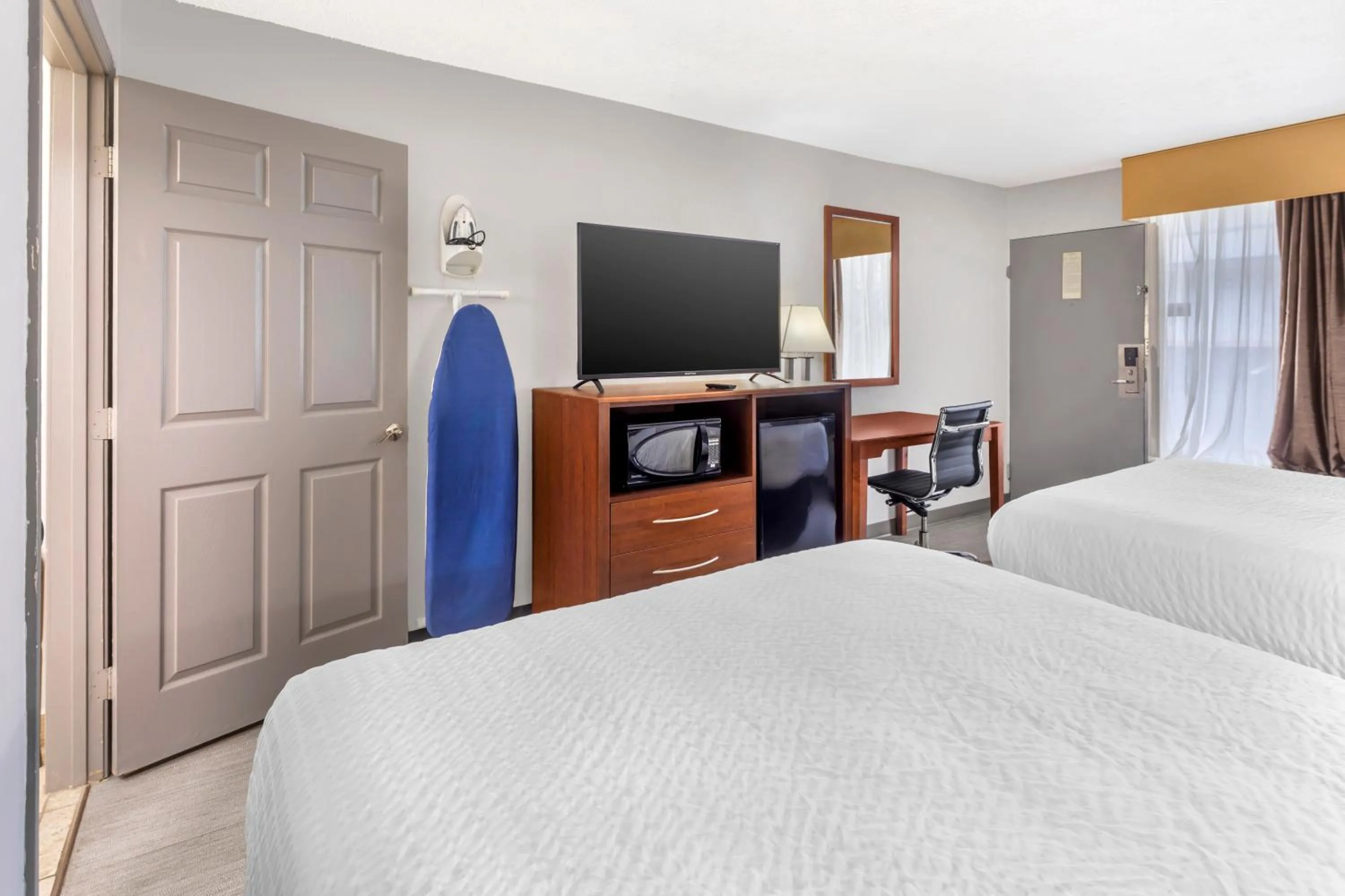 Bed in Clarion Pointe Morrow - Atlanta South