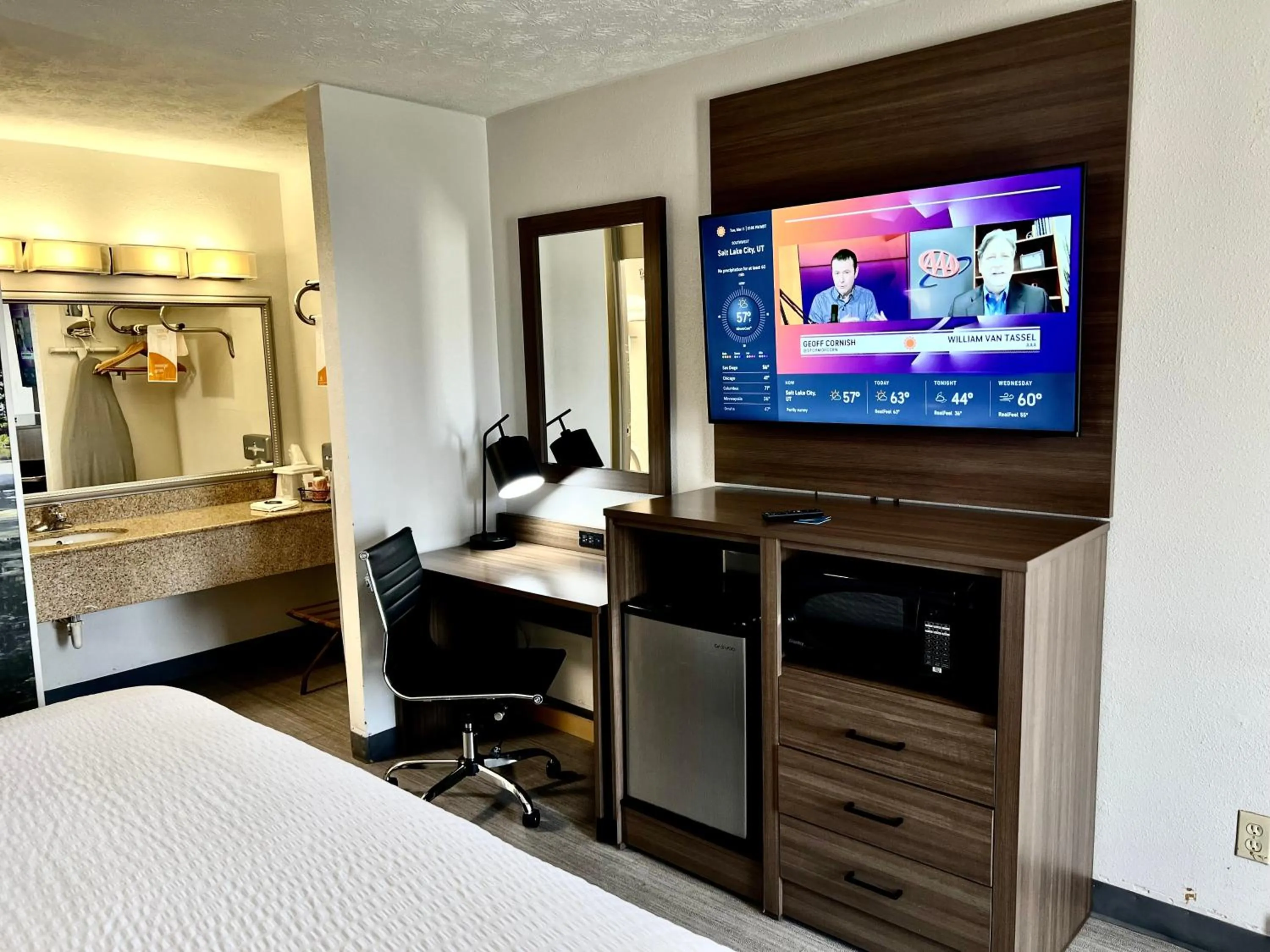 Bed in Best Western Southlake Inn