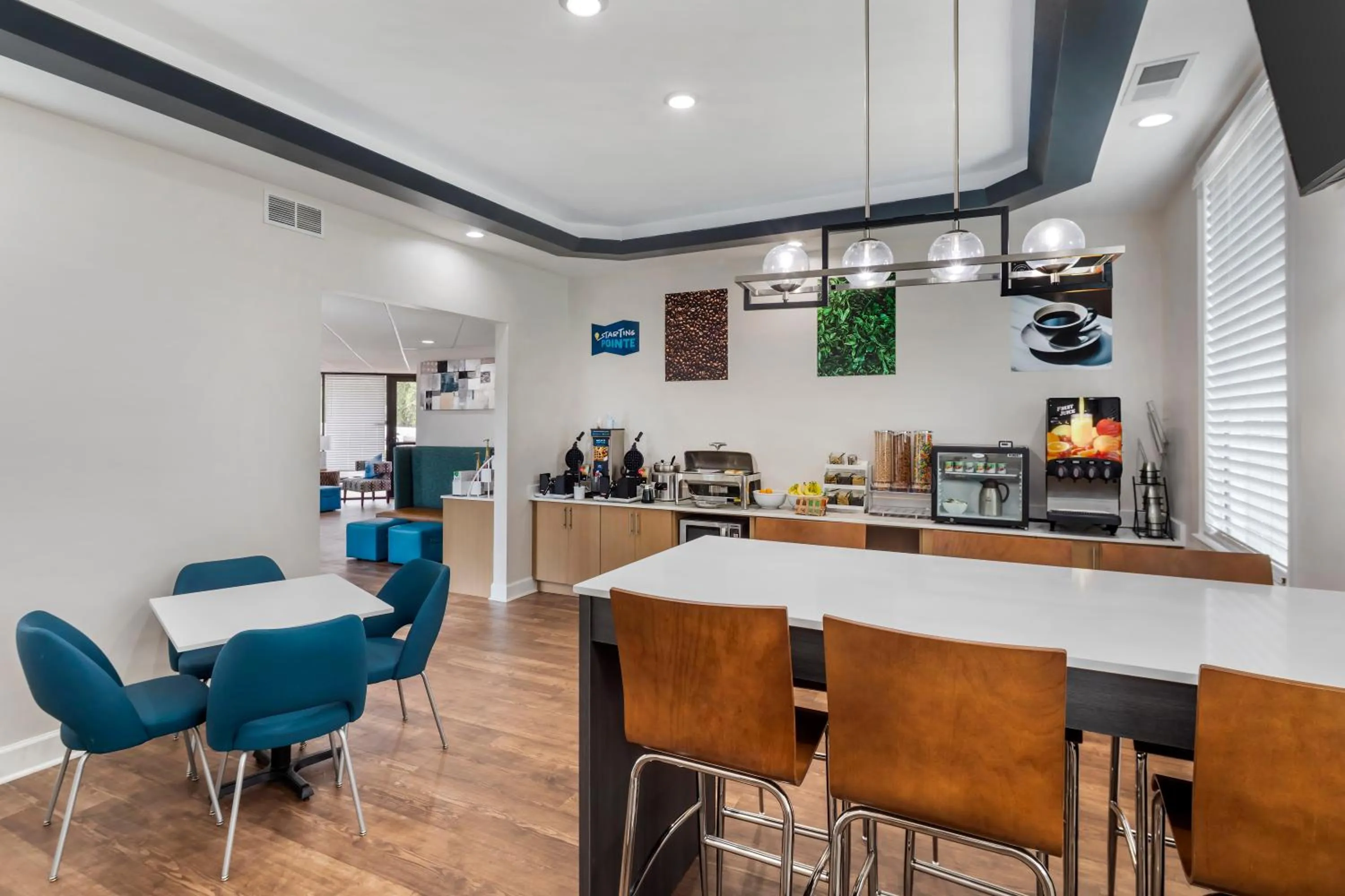 Coffee/tea facilities in Clarion Pointe Morrow - Atlanta South