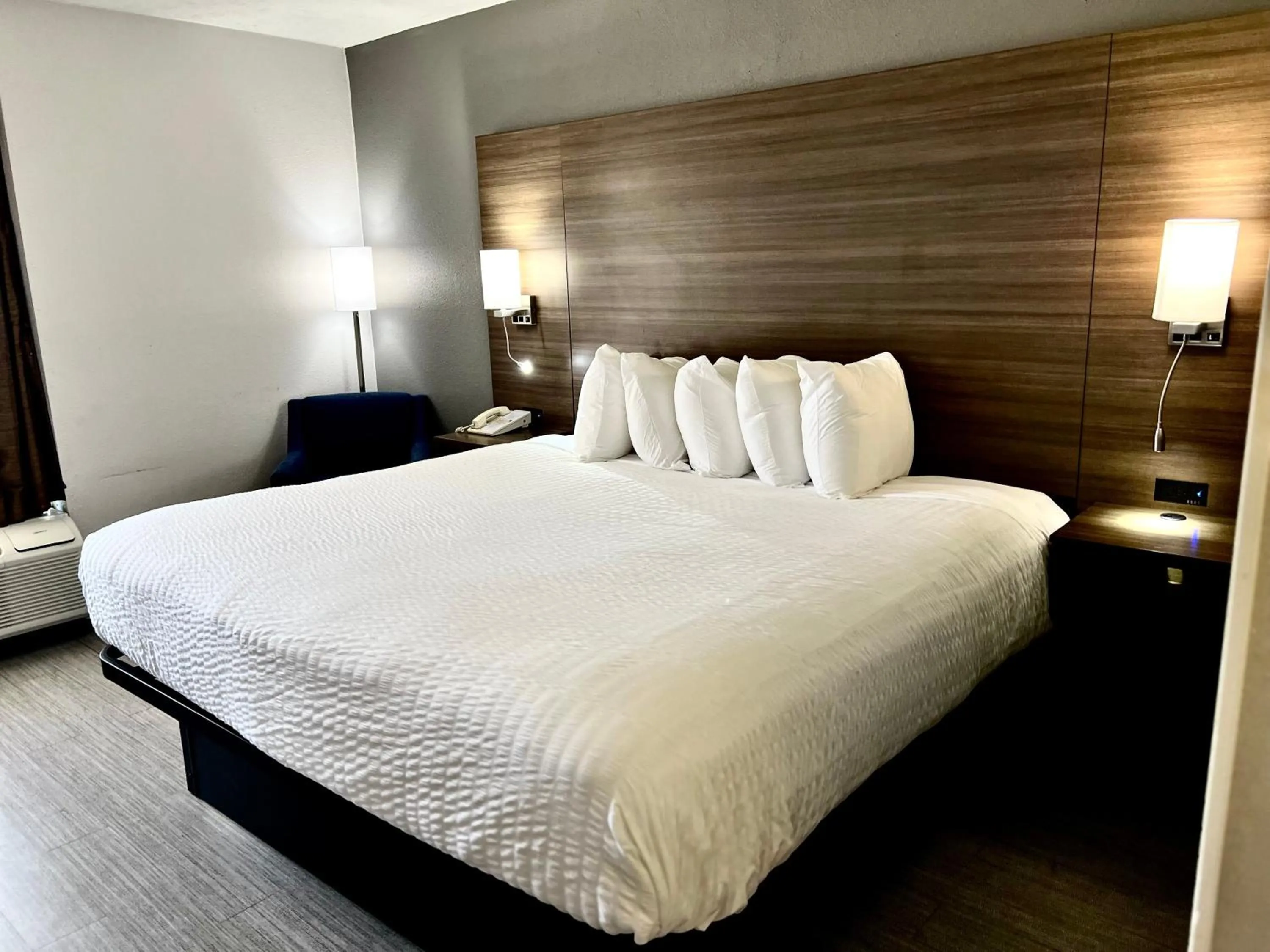 Bed in Best Western Southlake Inn