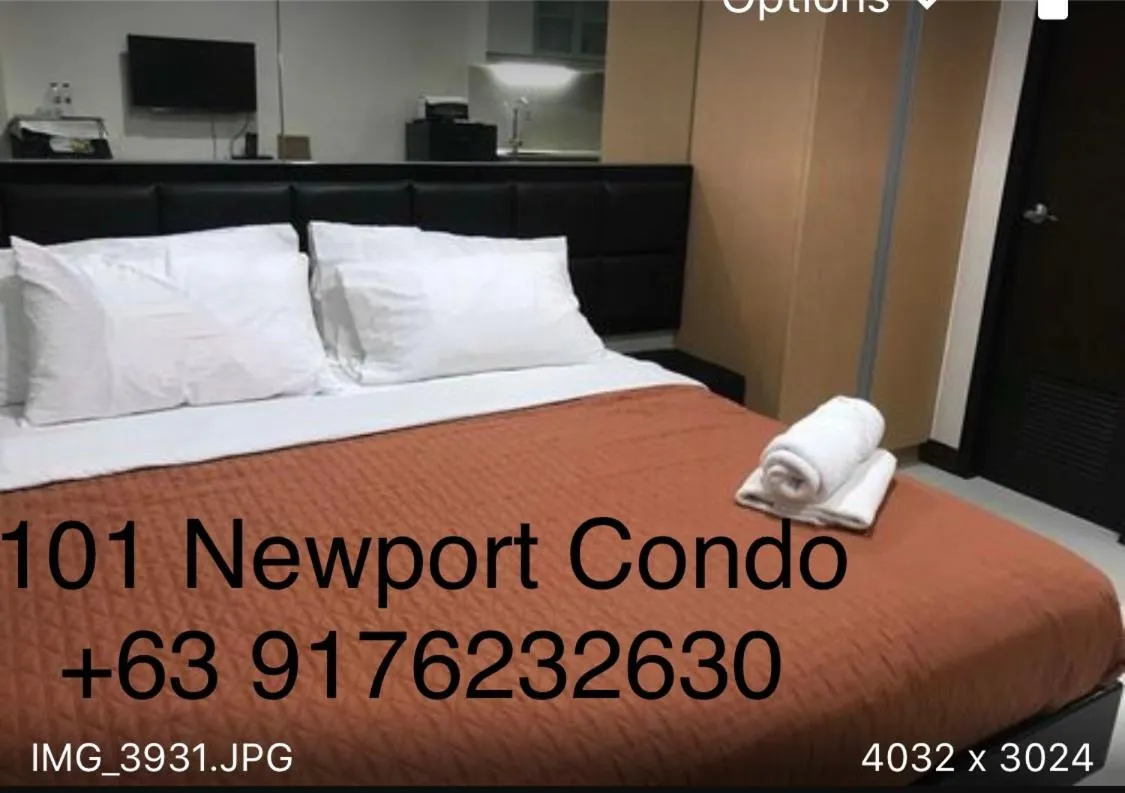 Bed in Condo 101 Newport