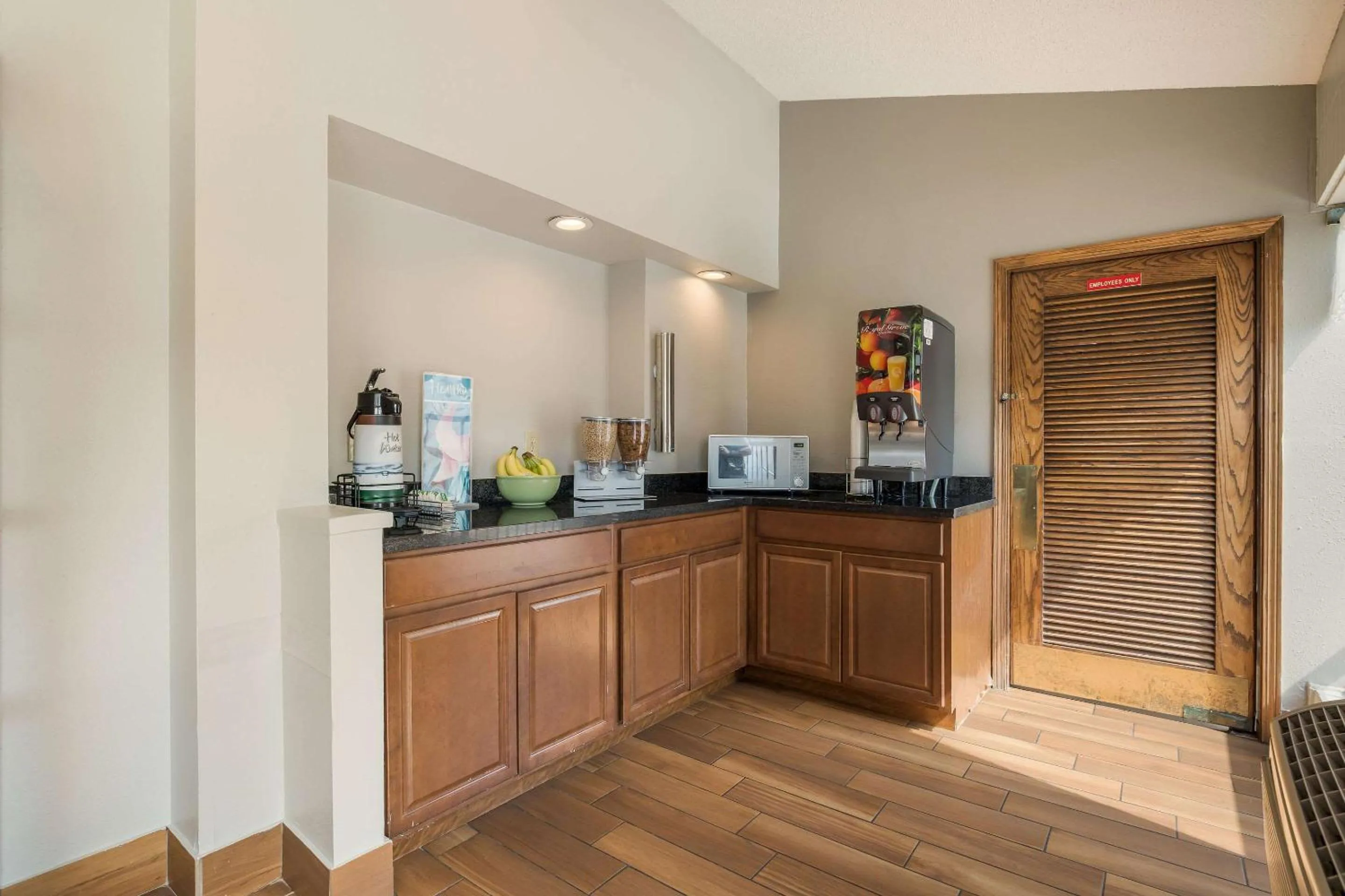 Restaurant/places to eat in Quality Inn Tulsa Central