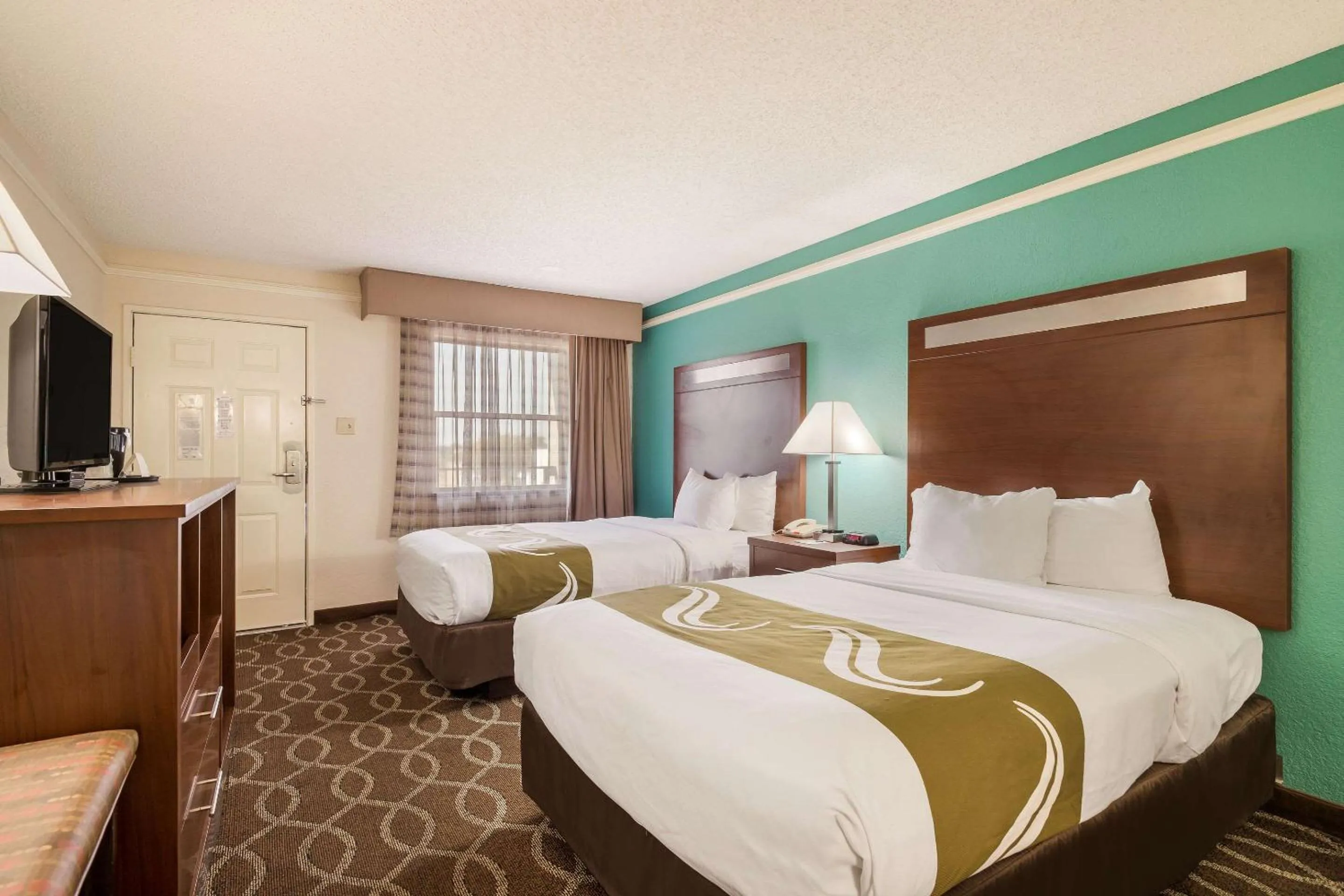 Photo of the whole room, Bed in Quality Inn Tulsa Central