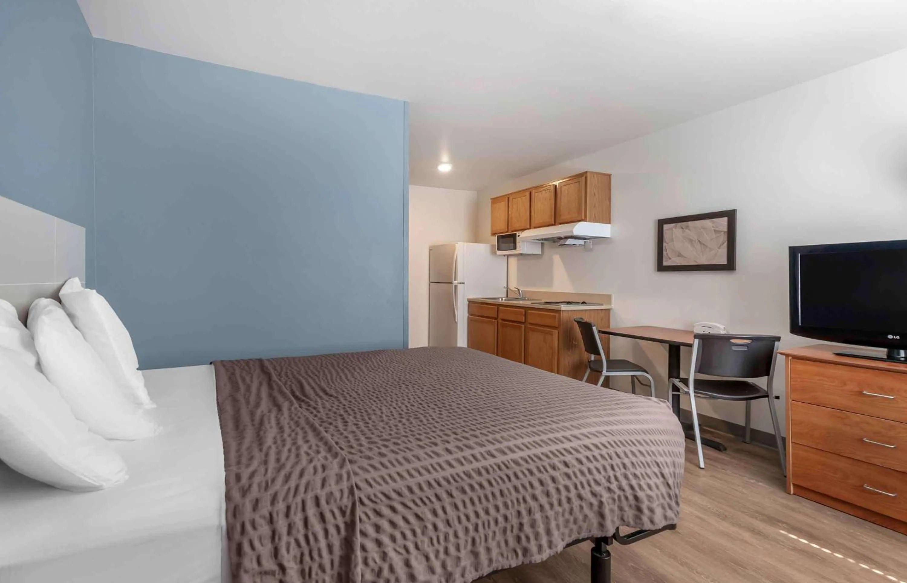 Bedroom, Bed in Extended Stay America Select Suites - Austin - Northwest