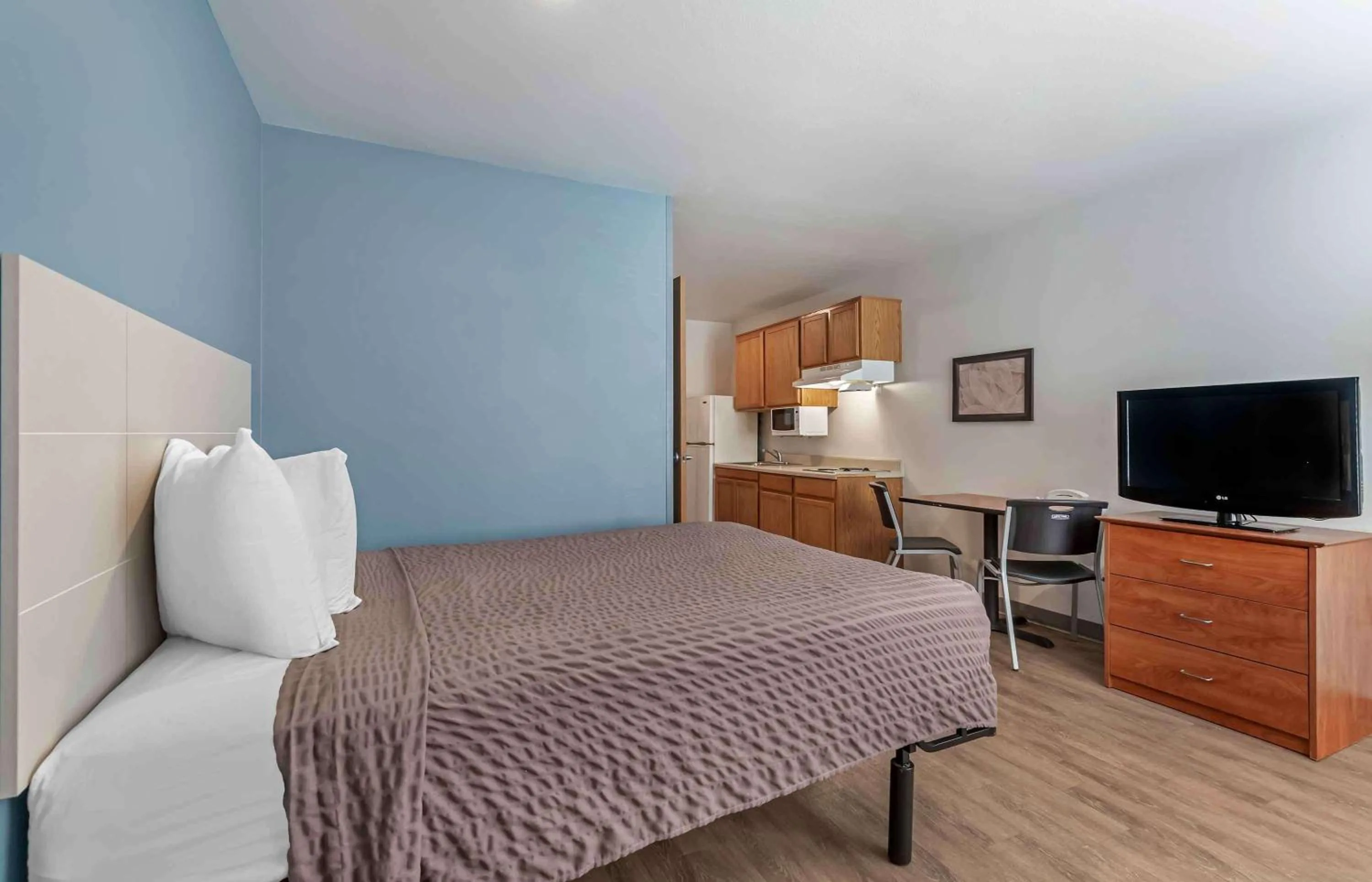 Bedroom, Bed in Extended Stay America Select Suites - Austin - Northwest