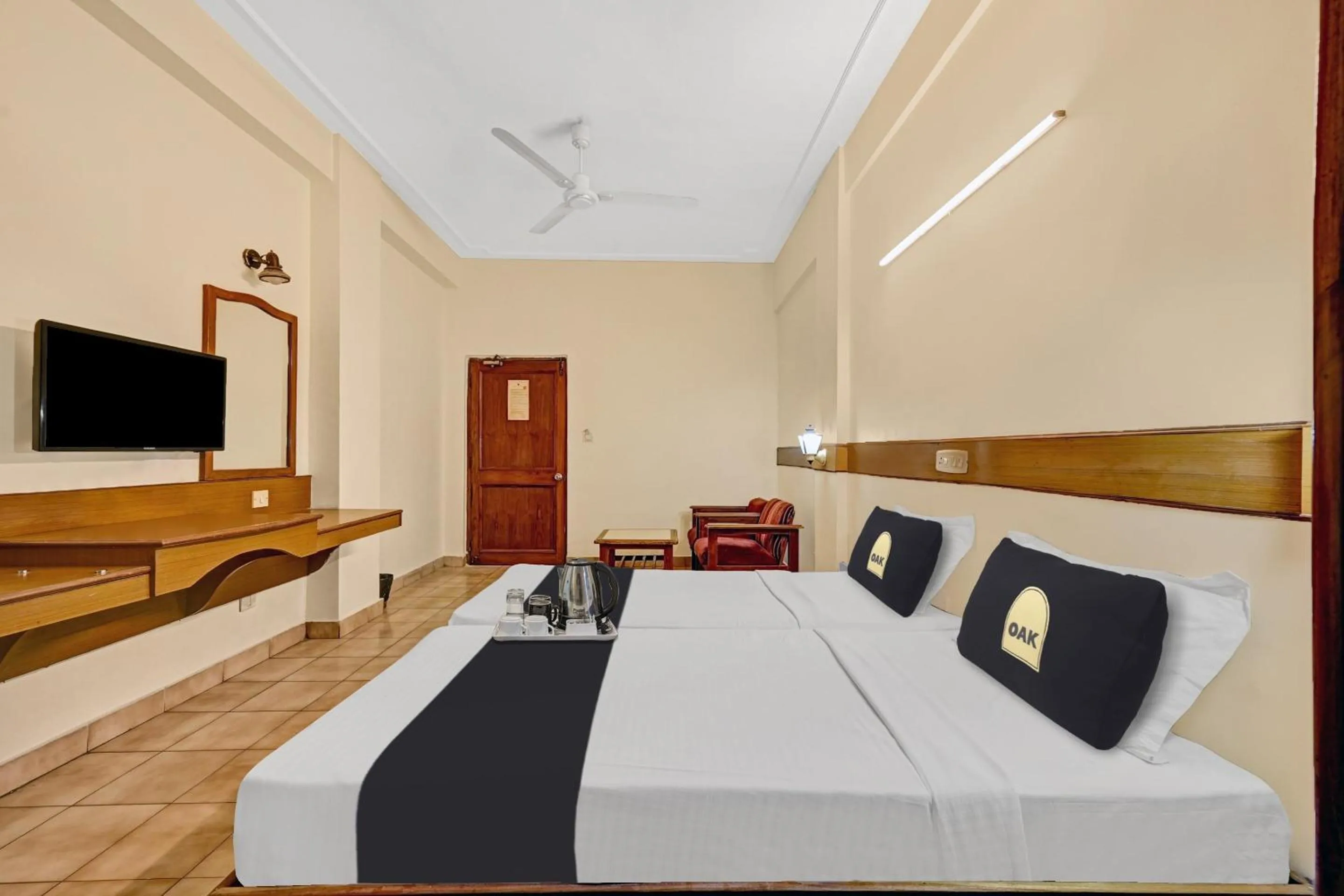 Bedroom, Bed in Townhouse OAK Hotel Belsons Taj Mahal