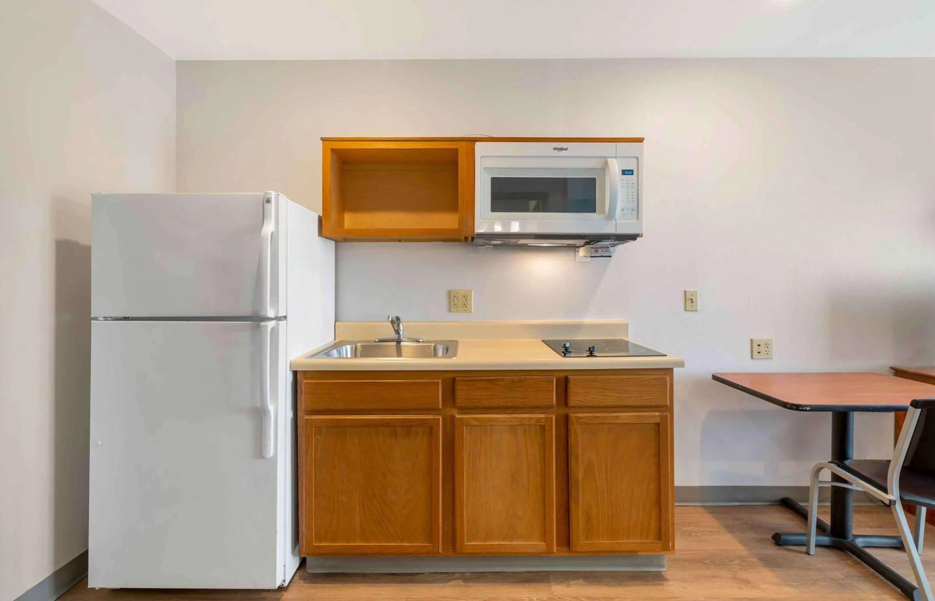 Bedroom in Extended Stay America Select Suites - Cleveland - Avon