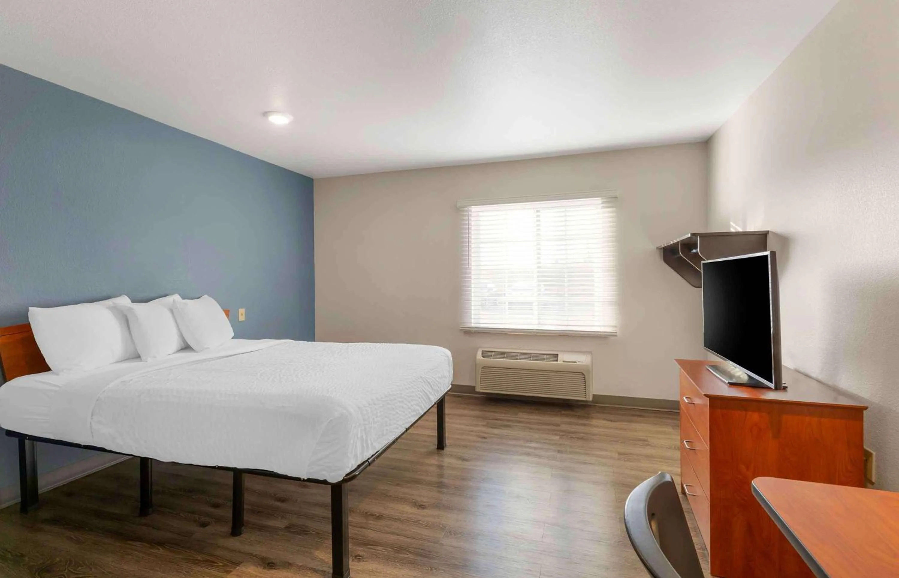 Bedroom, Bed in Extended Stay America Select Suites - Cleveland - Avon