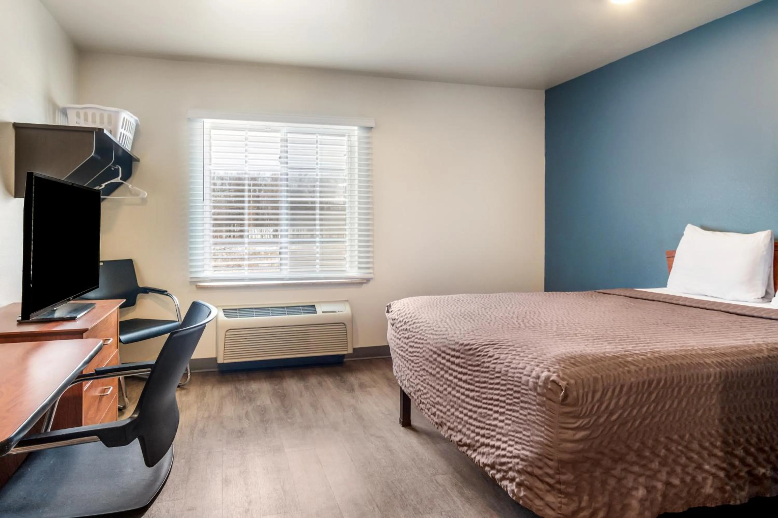 Bed in Extended Stay America Select Suites - Cleveland - Avon