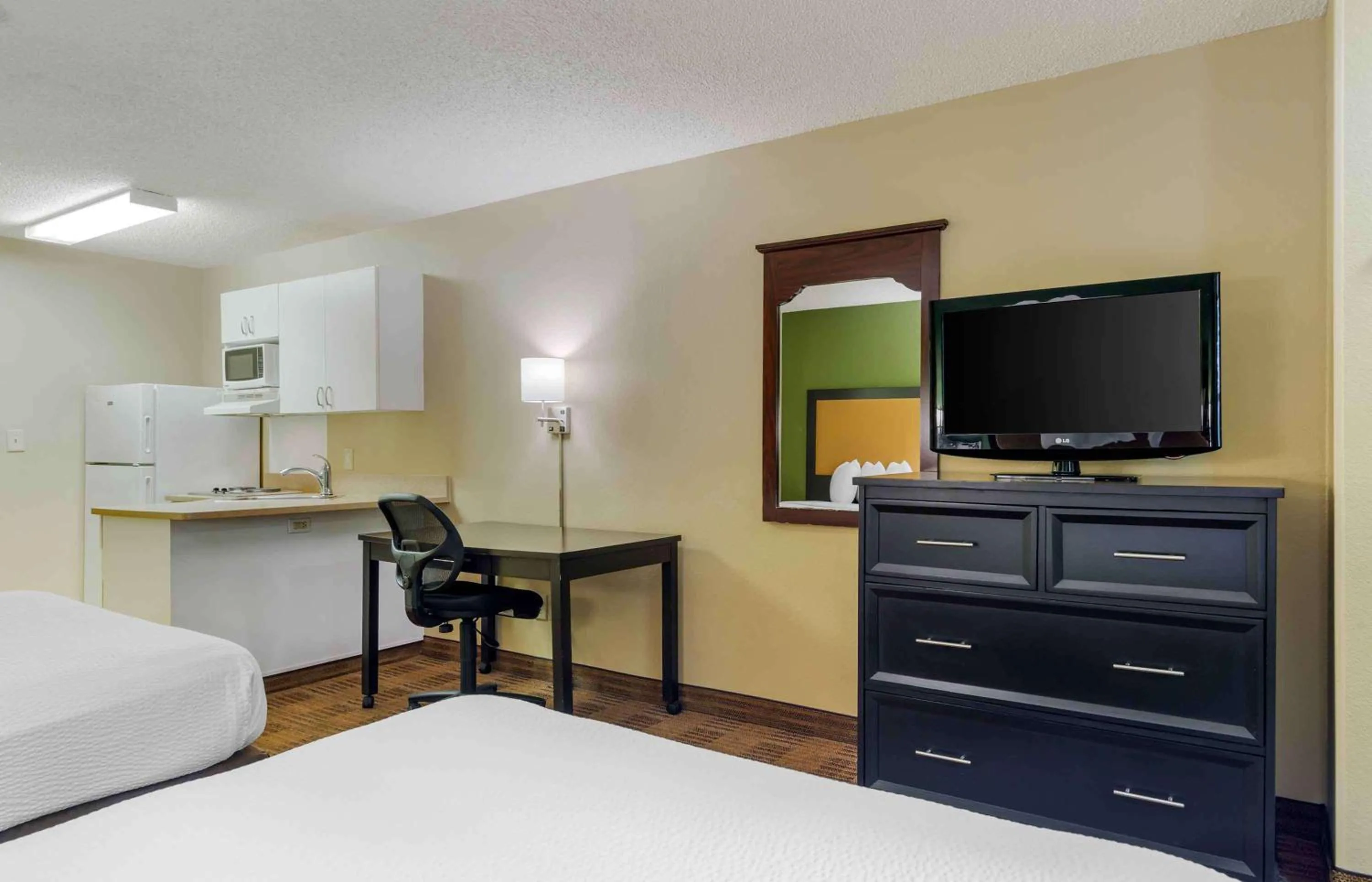 Bedroom, Bed in Extended Stay America Select Suites - Atlanta - Marietta - Windy Hill