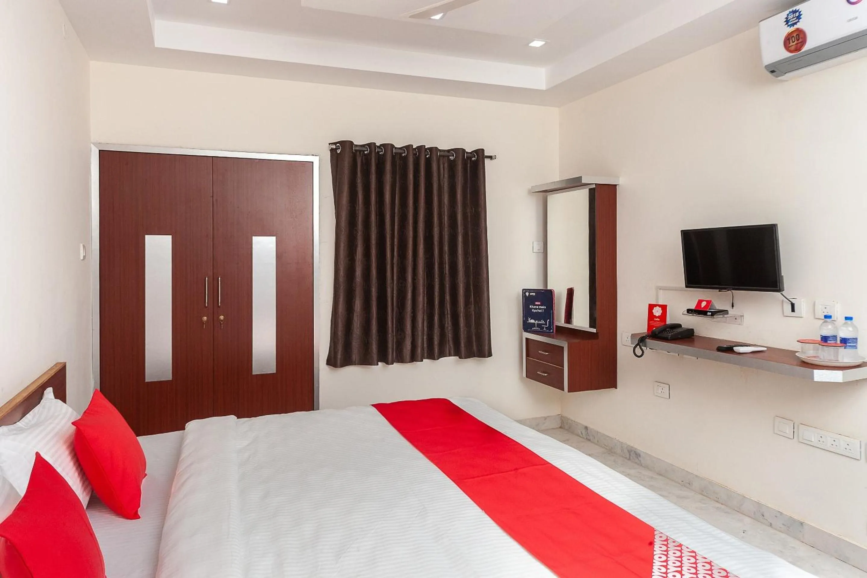 Bedroom, Bed in Super Hotel O Le Mint OMR