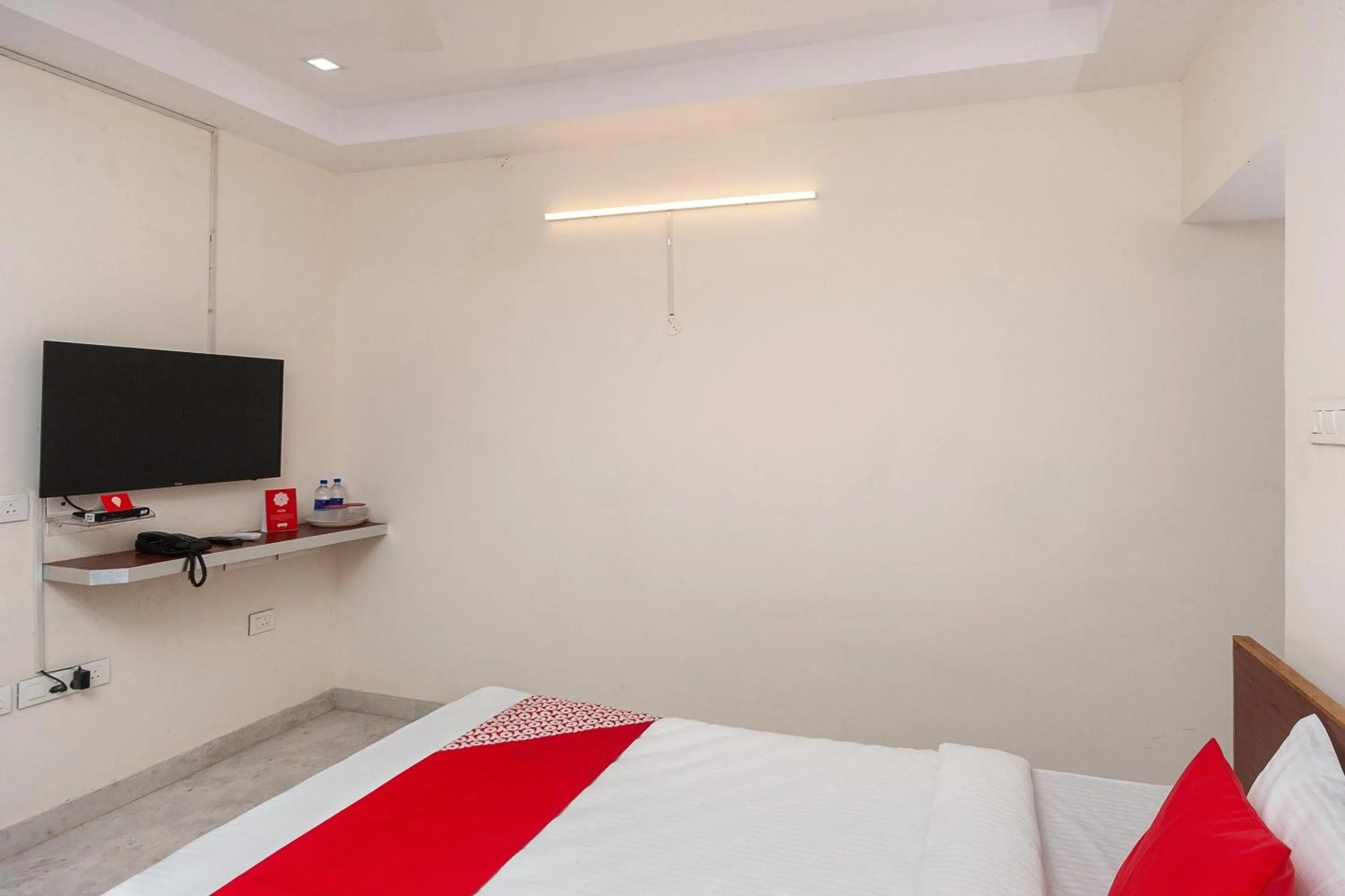 Bedroom, Bed in Super Hotel O Le Mint OMR