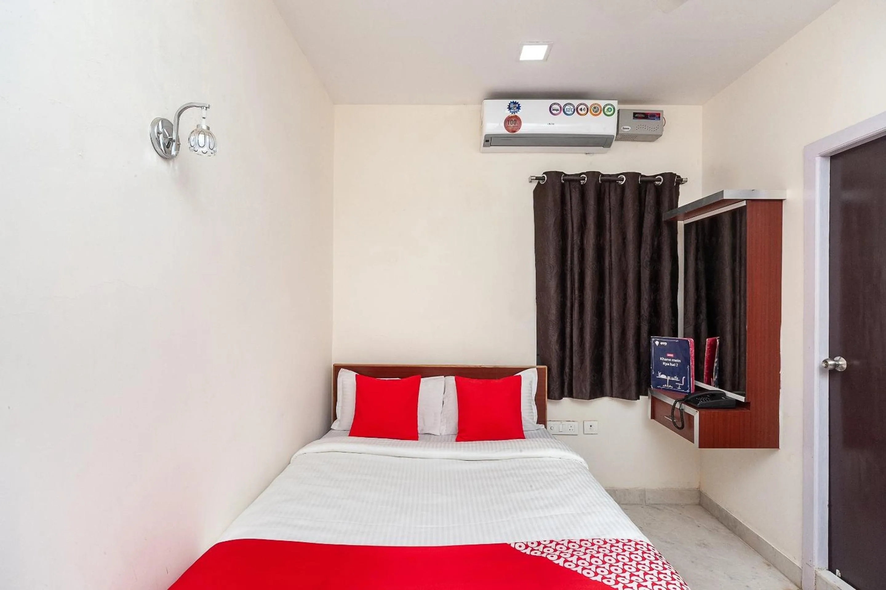 Bedroom, Bed in Super Hotel O Le Mint OMR