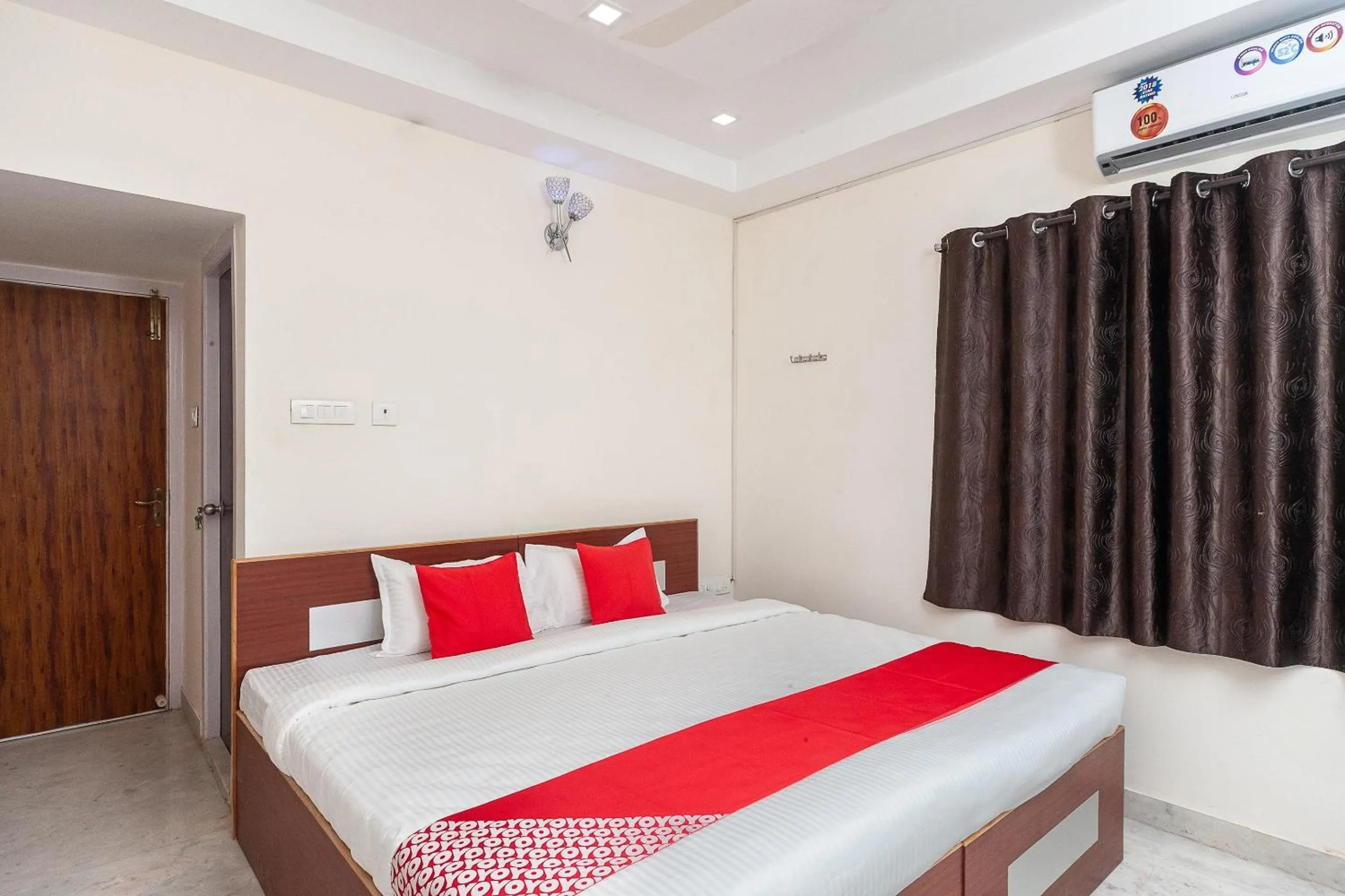 Bedroom, Bed in Super Hotel O Le Mint OMR