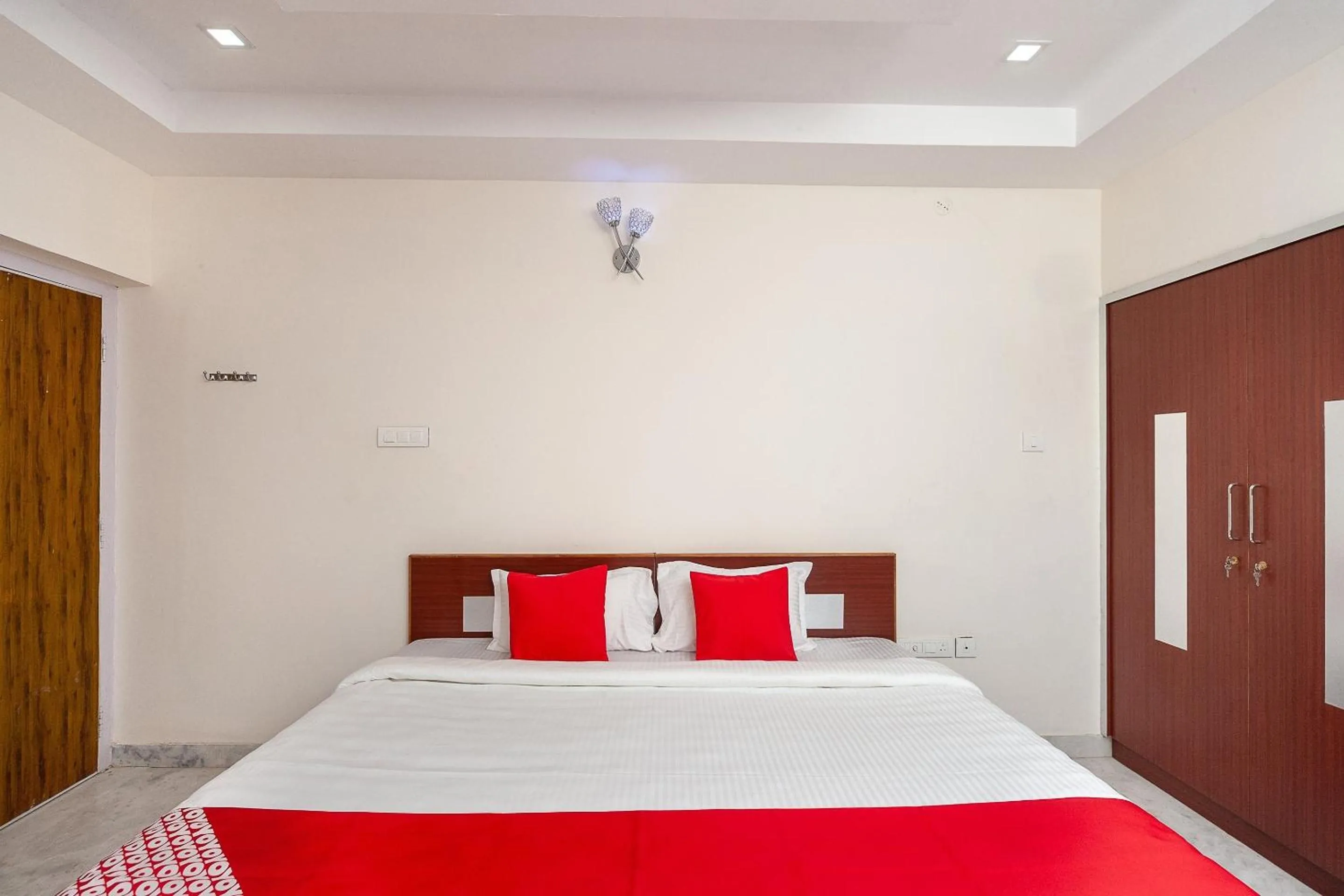 Bedroom, Bed in Super Hotel O Le Mint OMR