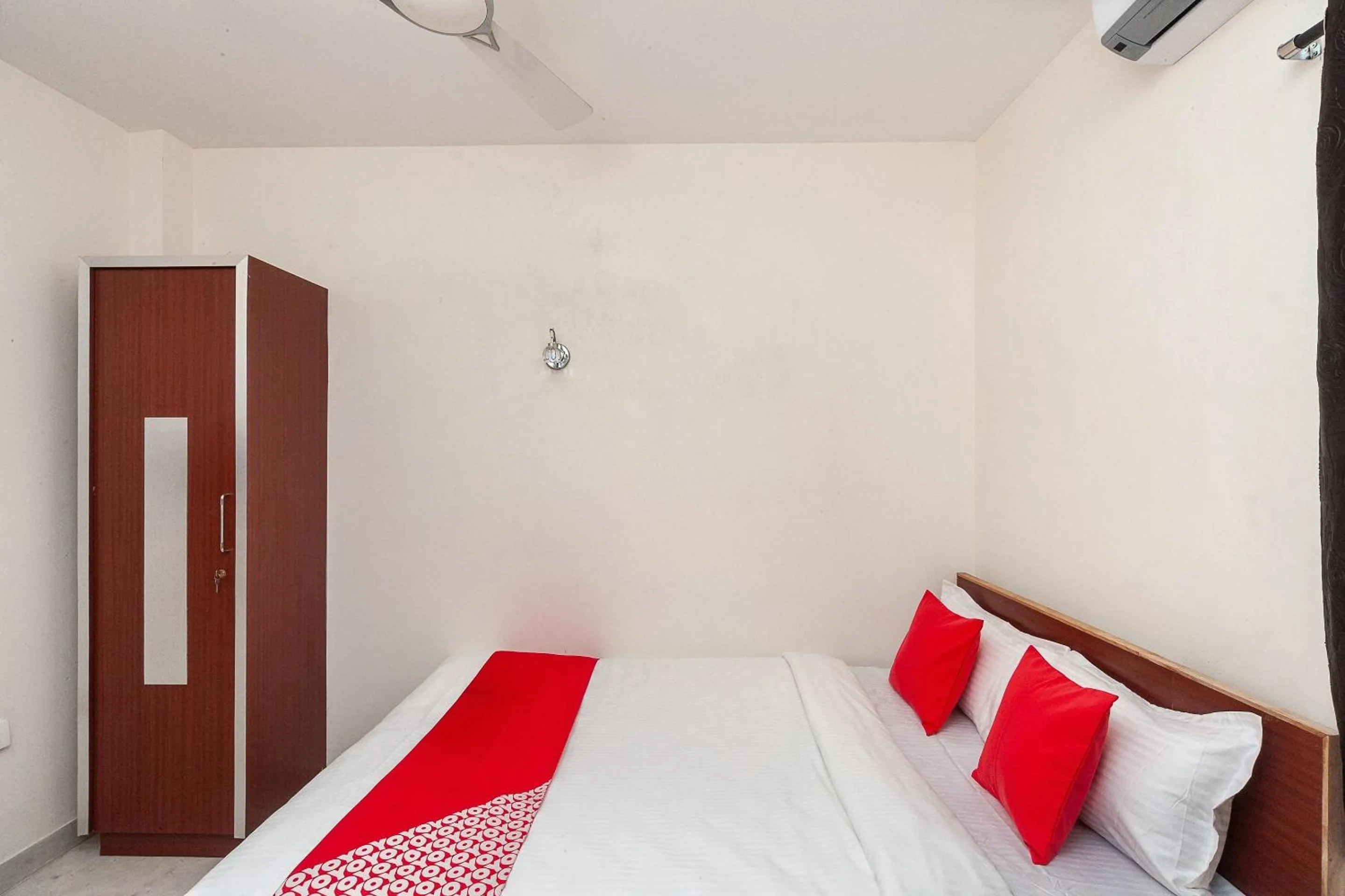 Bedroom, Bed in Super Hotel O Le Mint OMR