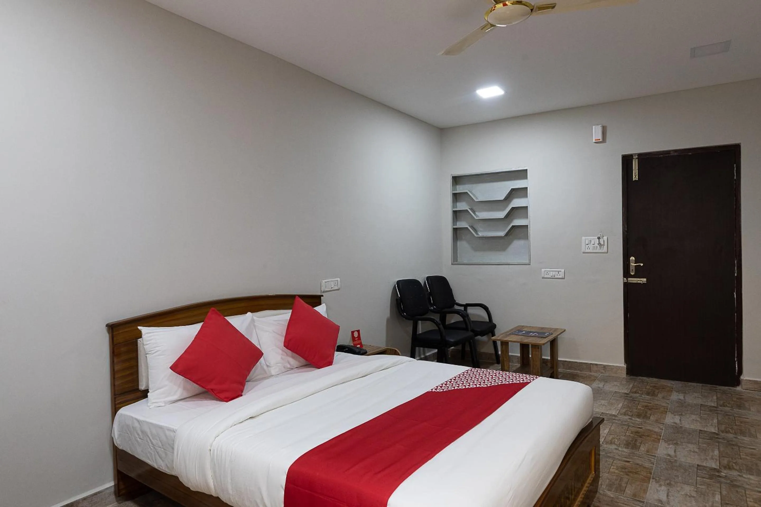 Bedroom, Bed in Hotel O Nestle inn