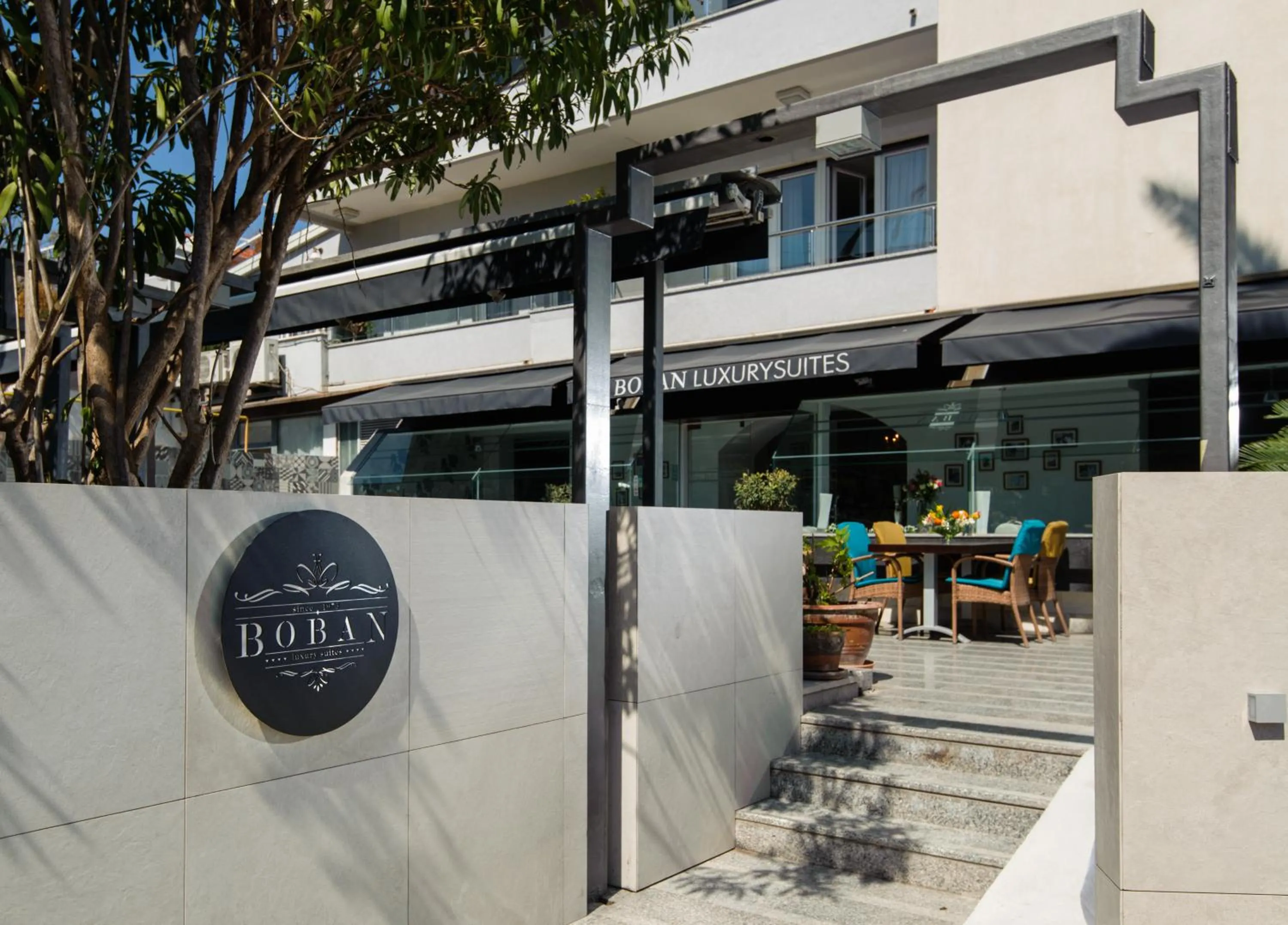 Restaurant/places to eat in Boban Luxury Suites