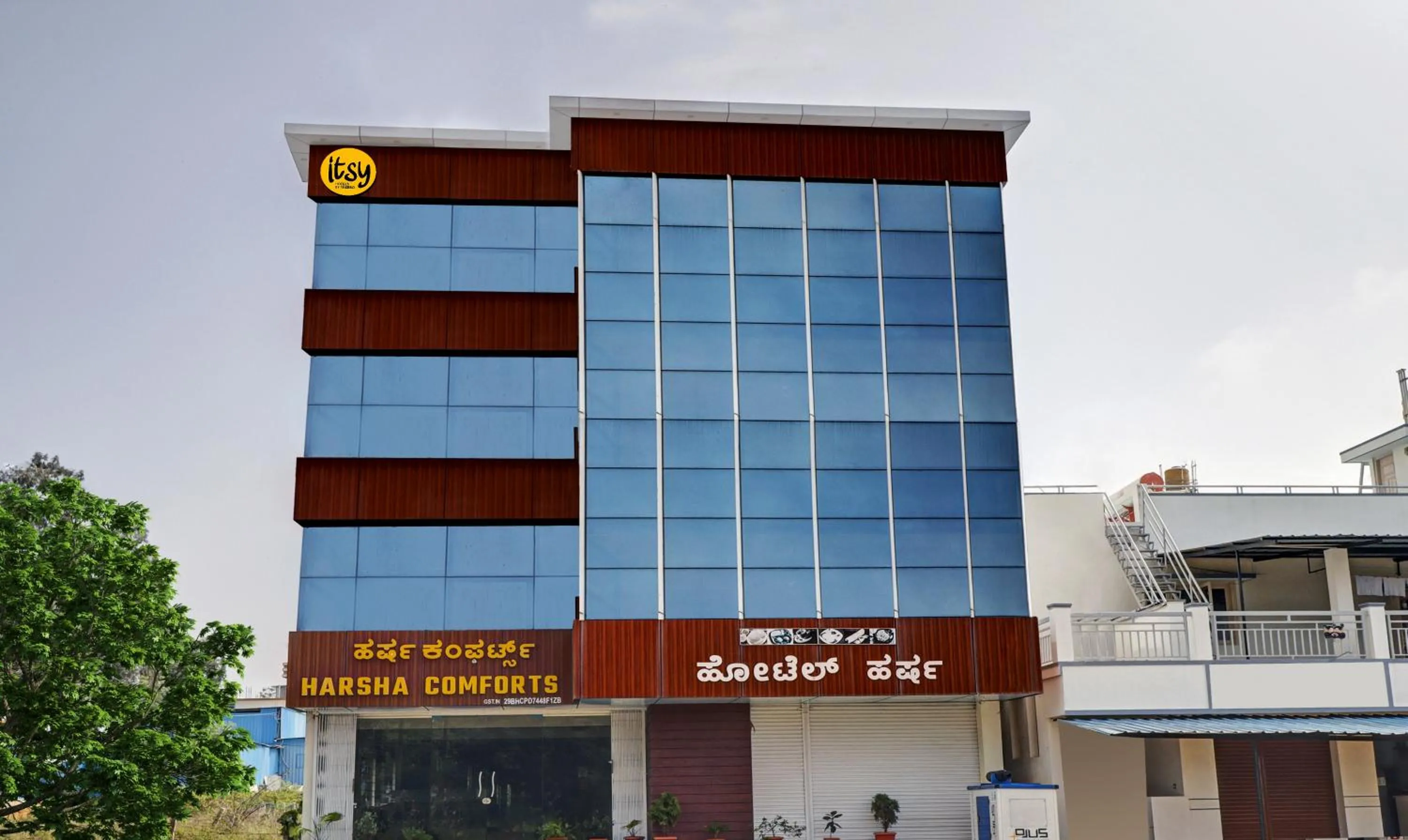 Property building in Itsy Hotels Harsha Comforts,600 Mts From Coffee Museum