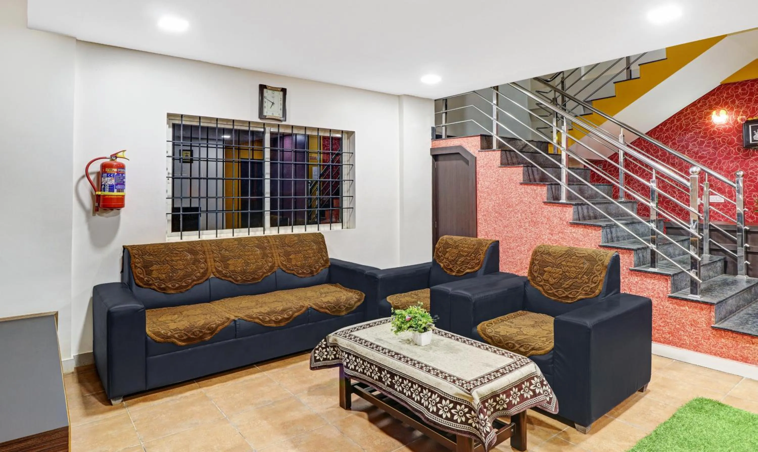 Seating area in Itsy Hotels Harsha Comforts,600 Mts From Coffee Museum