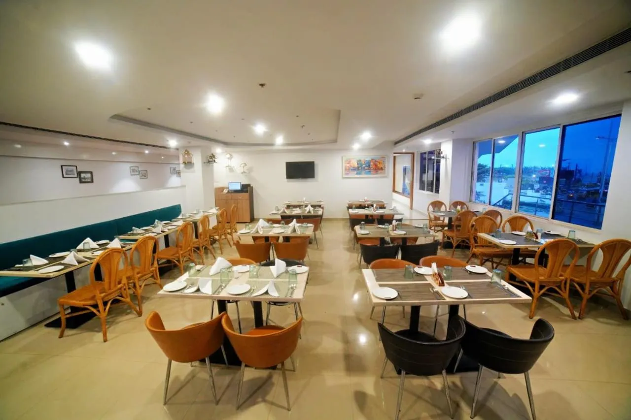 Restaurant/places to eat in Bay View Hotel Vizag