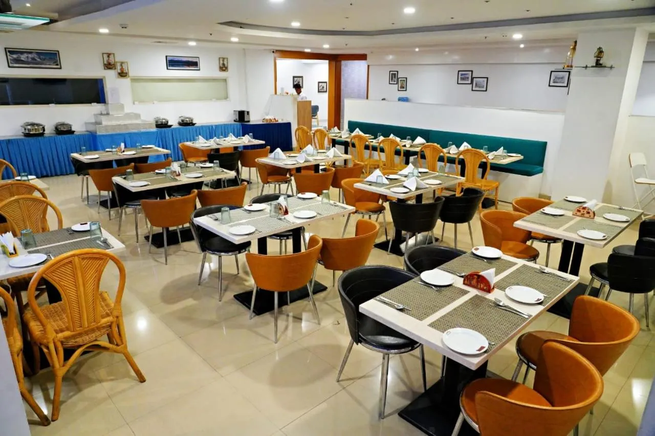 Restaurant/places to eat in Bay View Hotel Vizag
