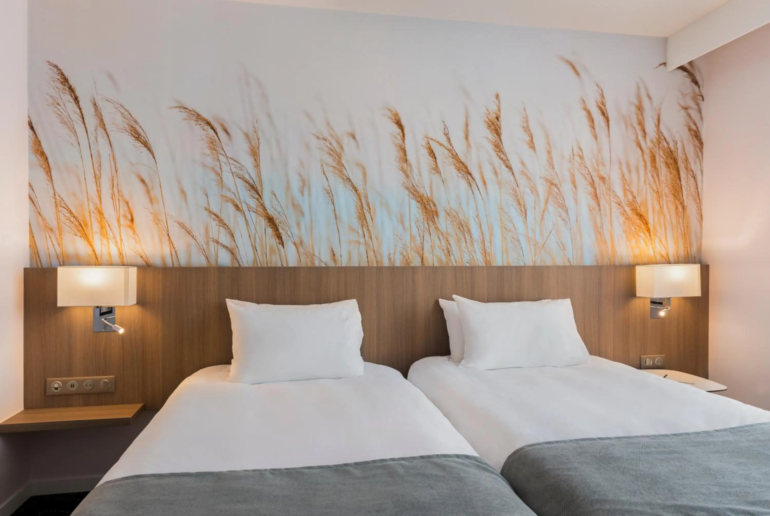 Photo of the whole room, Bed in Holiday Inn Calais Coquelles by IHG