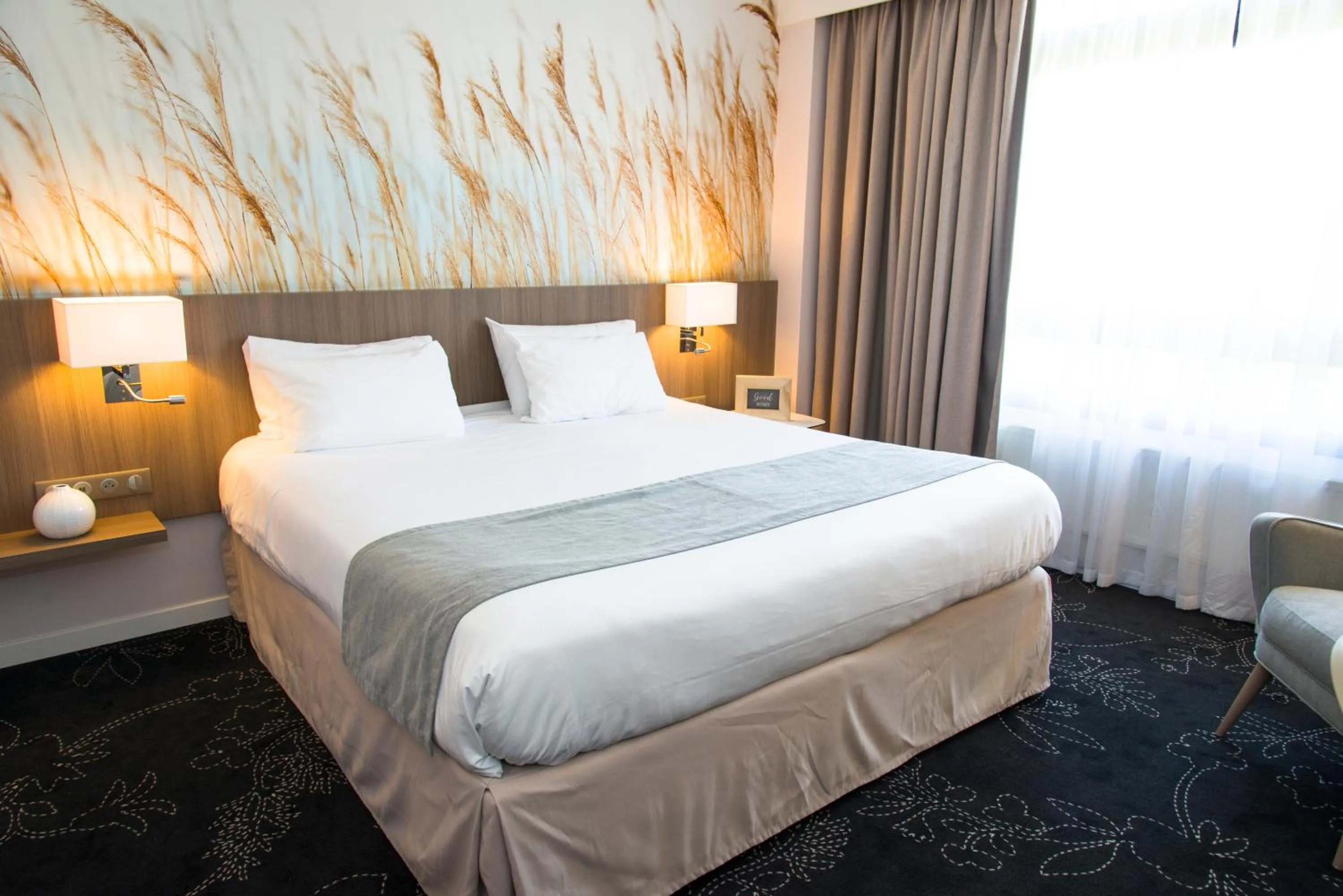 Bedroom, Bed in Holiday Inn Calais Coquelles by IHG