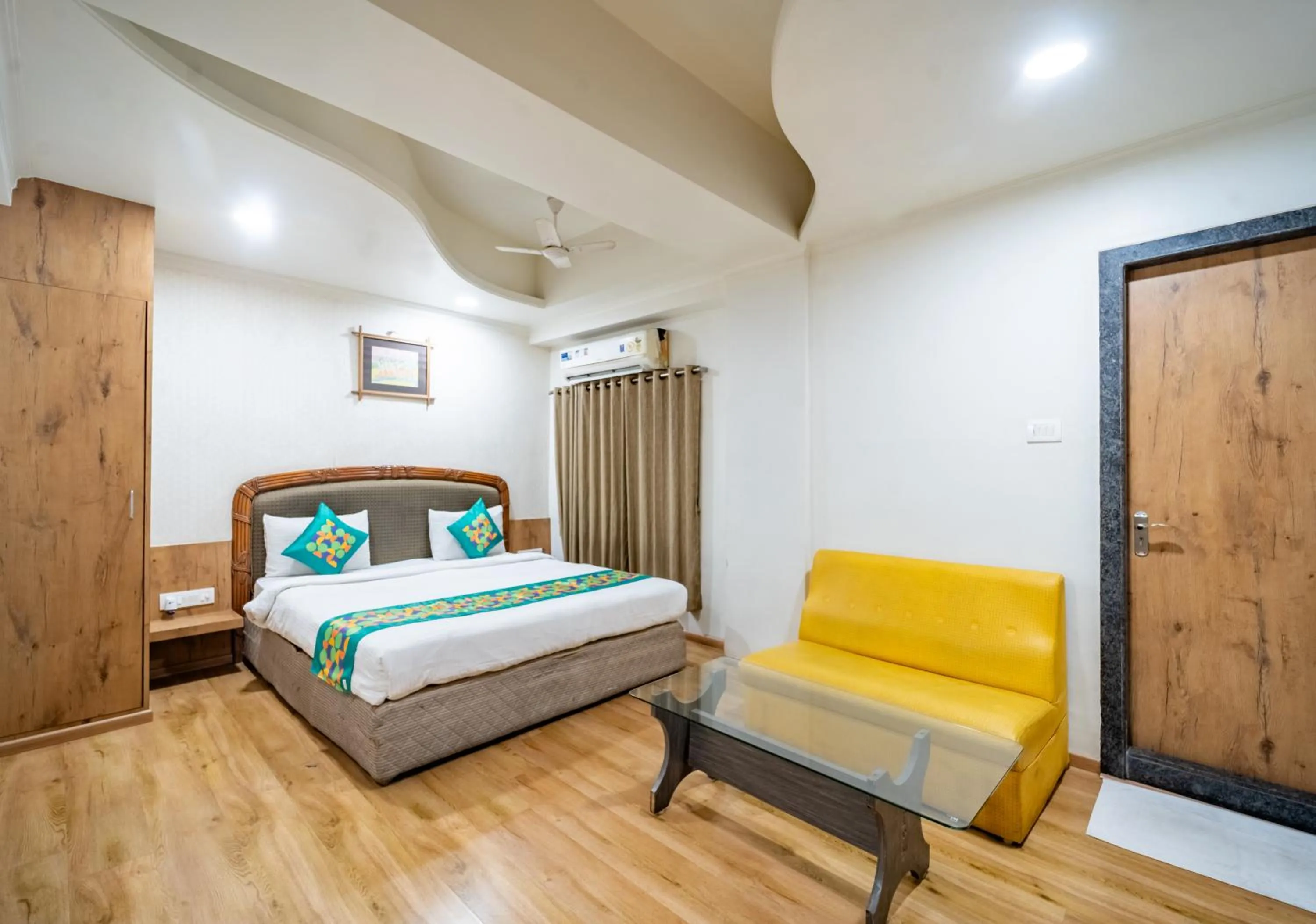 Bedroom, Bed in Treebo Kamal Regency