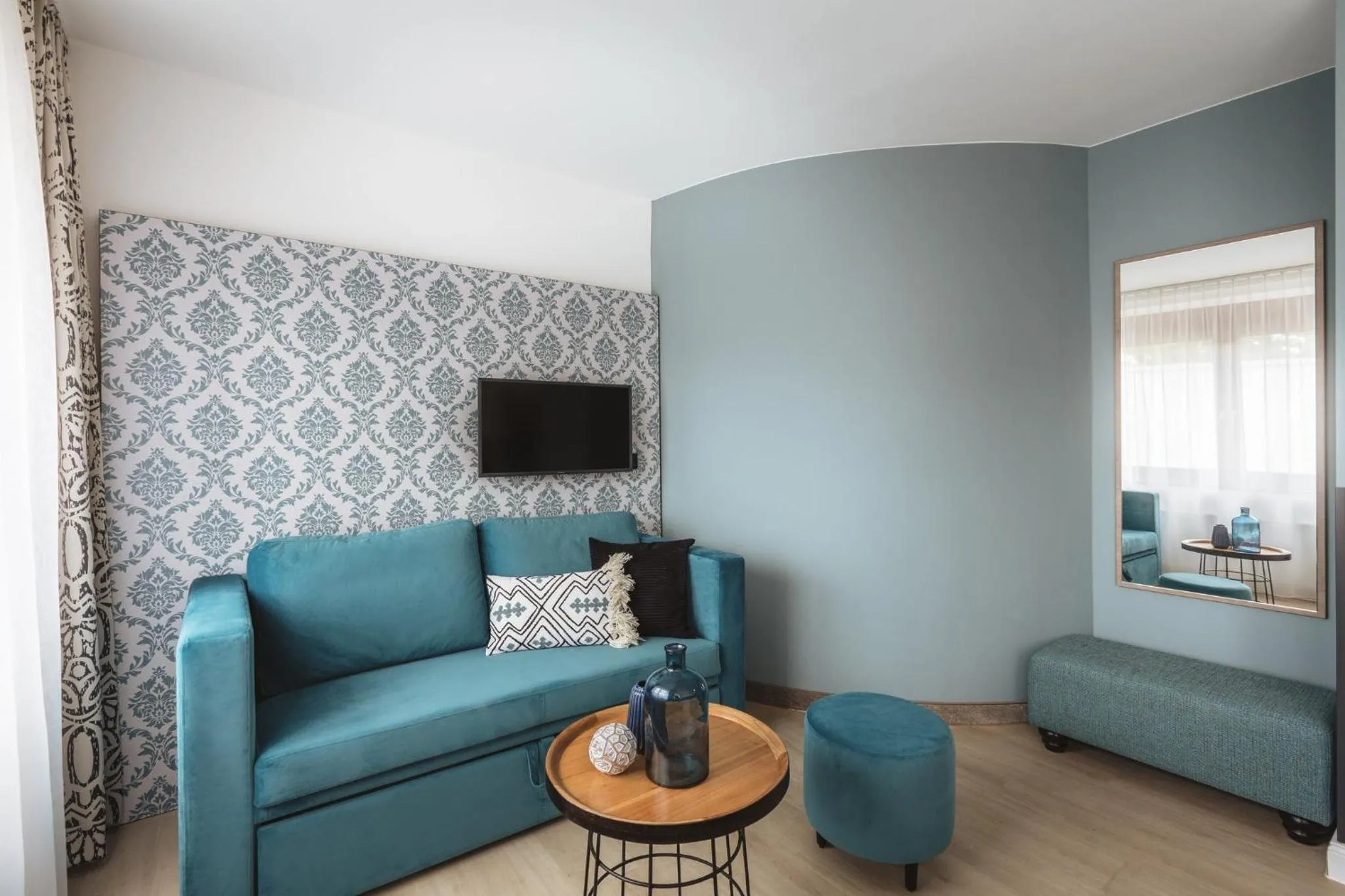 Photo of the whole room in Garner Hotel Hamburg Nord by IHG