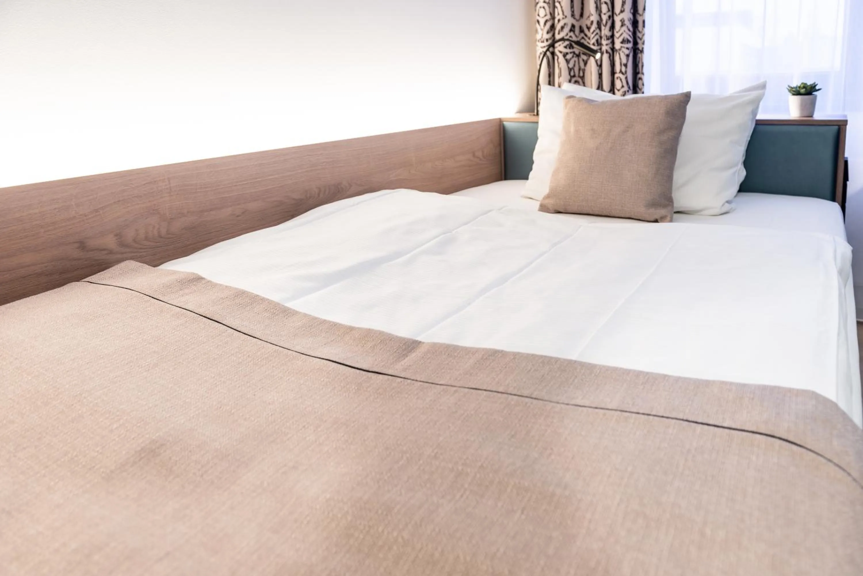 Bed in Garner Hotel Hamburg Nord by IHG