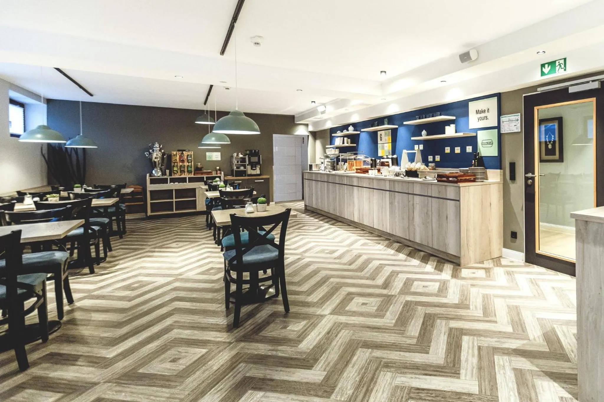 Restaurant/places to eat in Garner Hotel Hamburg Nord by IHG