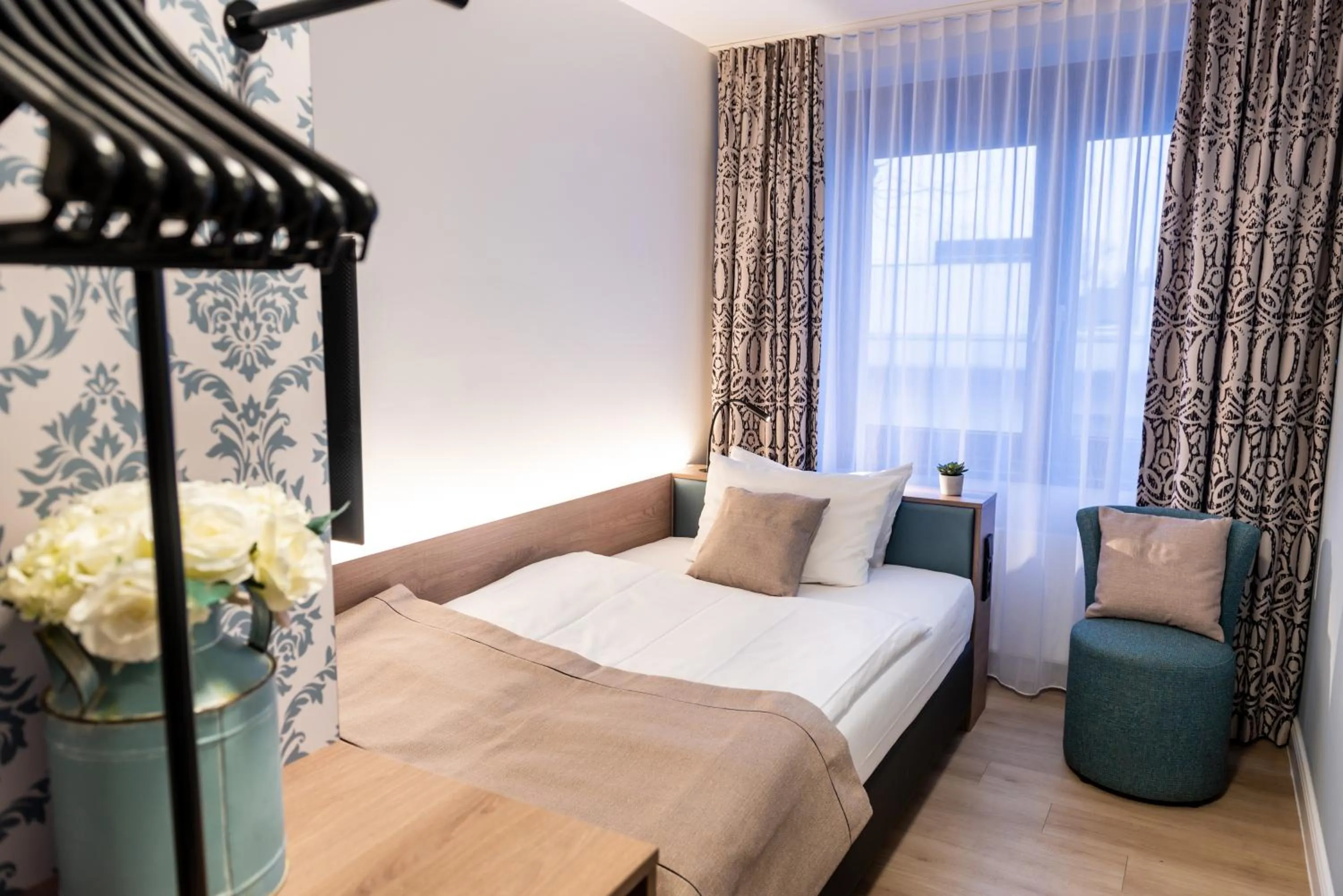 Bed in Garner Hotel Hamburg Nord by IHG